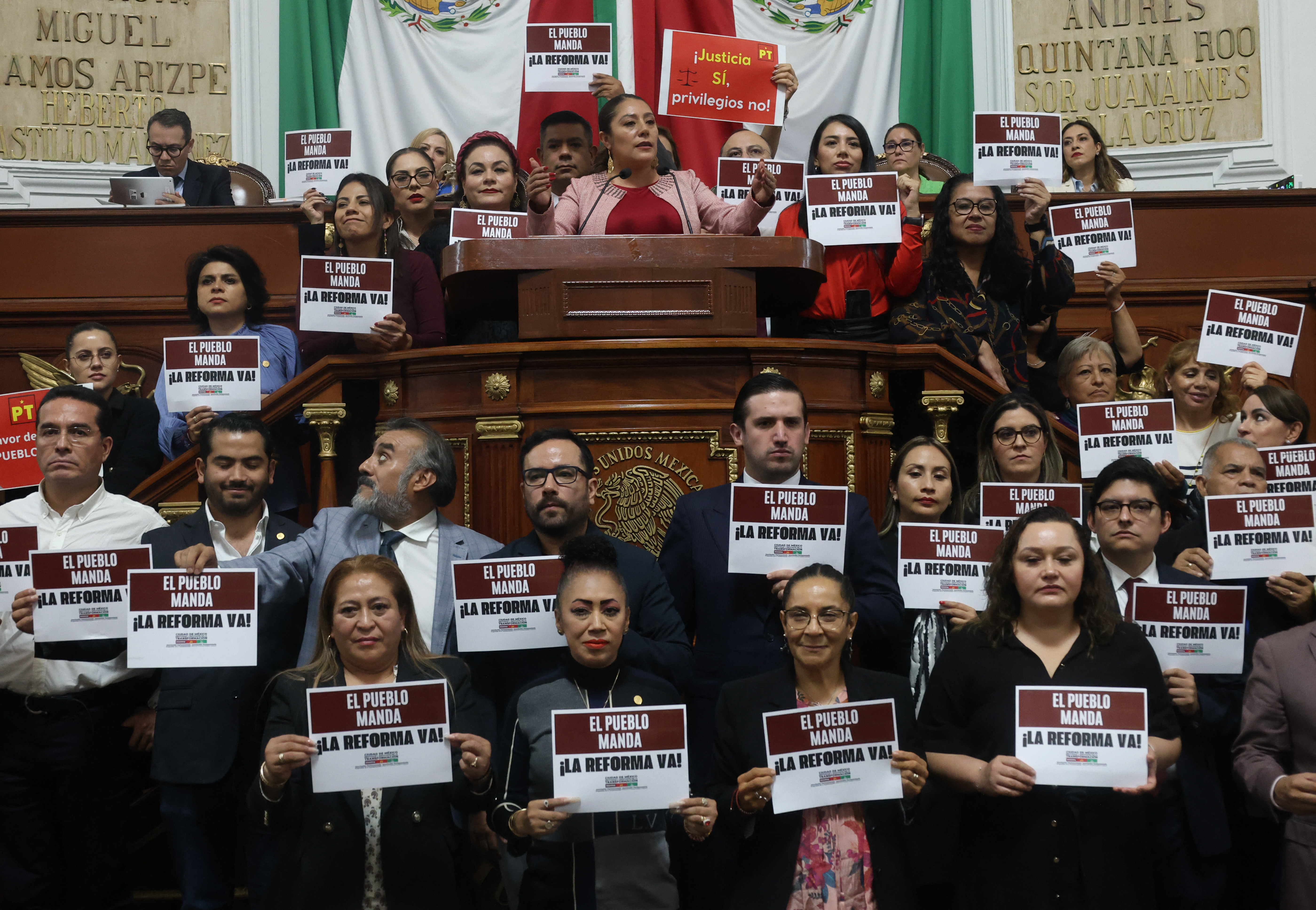 Deputies in favour of judicial reform take part in a protest