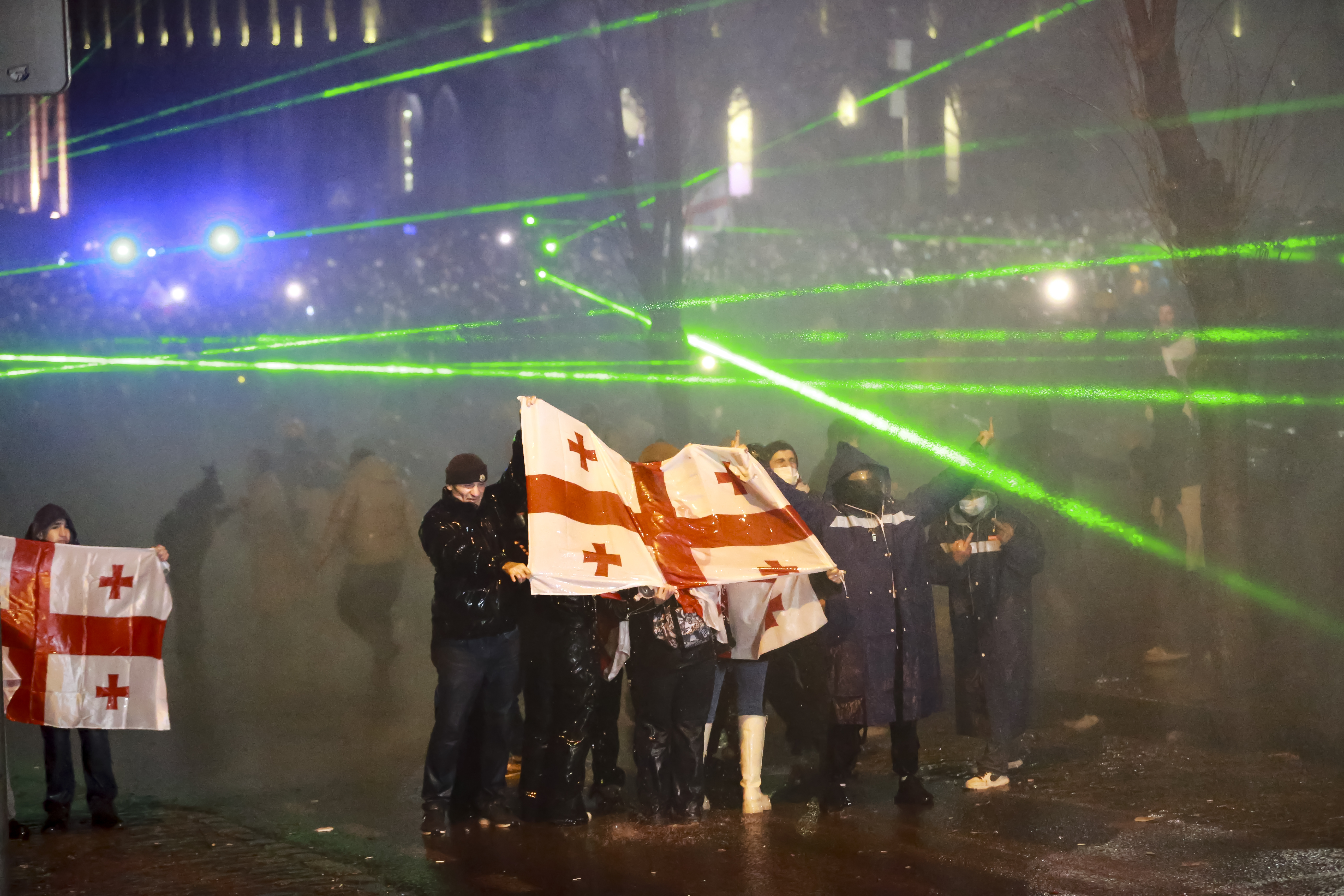 Tens of thousands of pro-EU protesters rally in Georgia