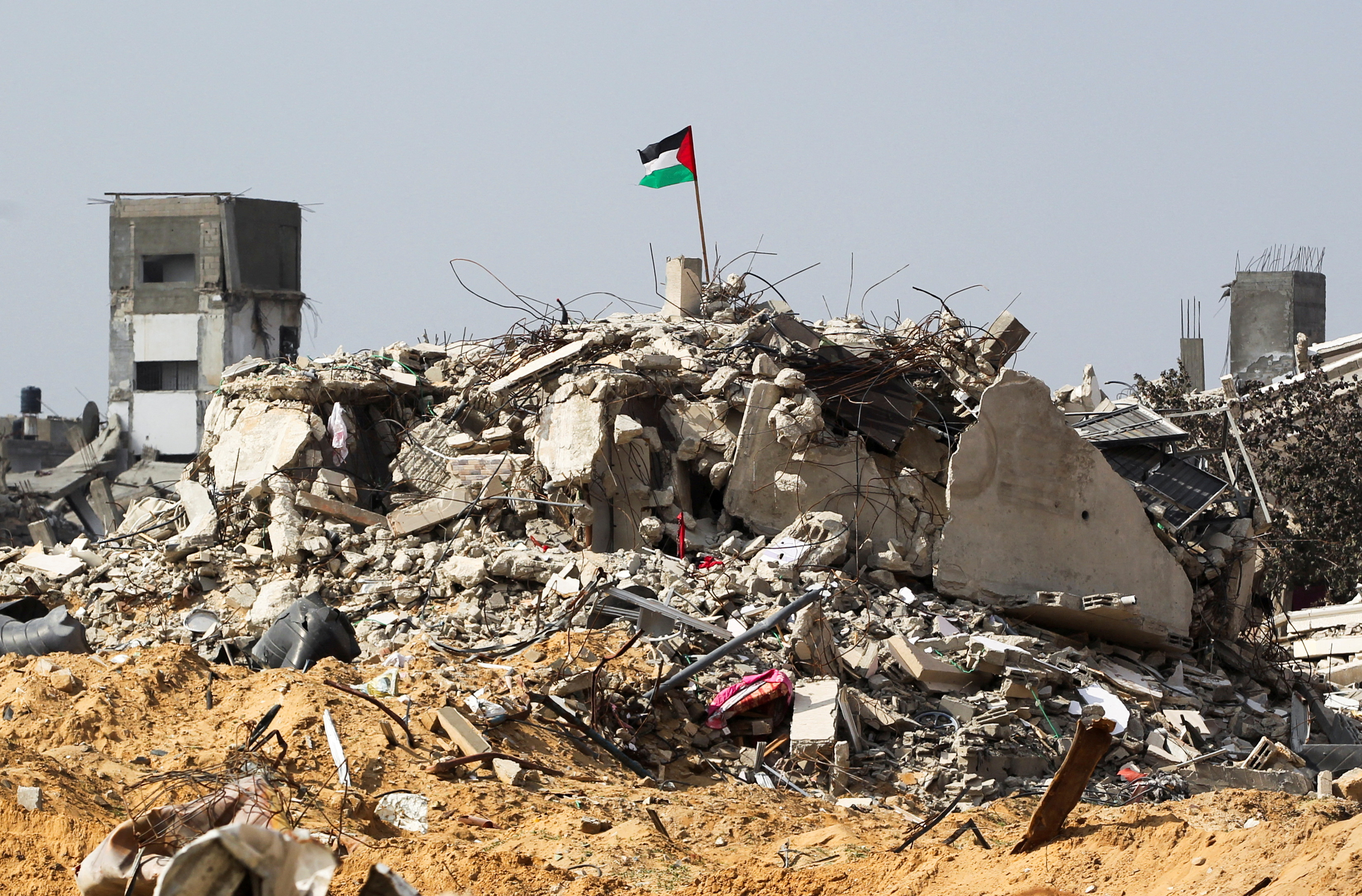 Israeli bombardment leaves Gaza neighborhoods in rubble-strewn wastelands