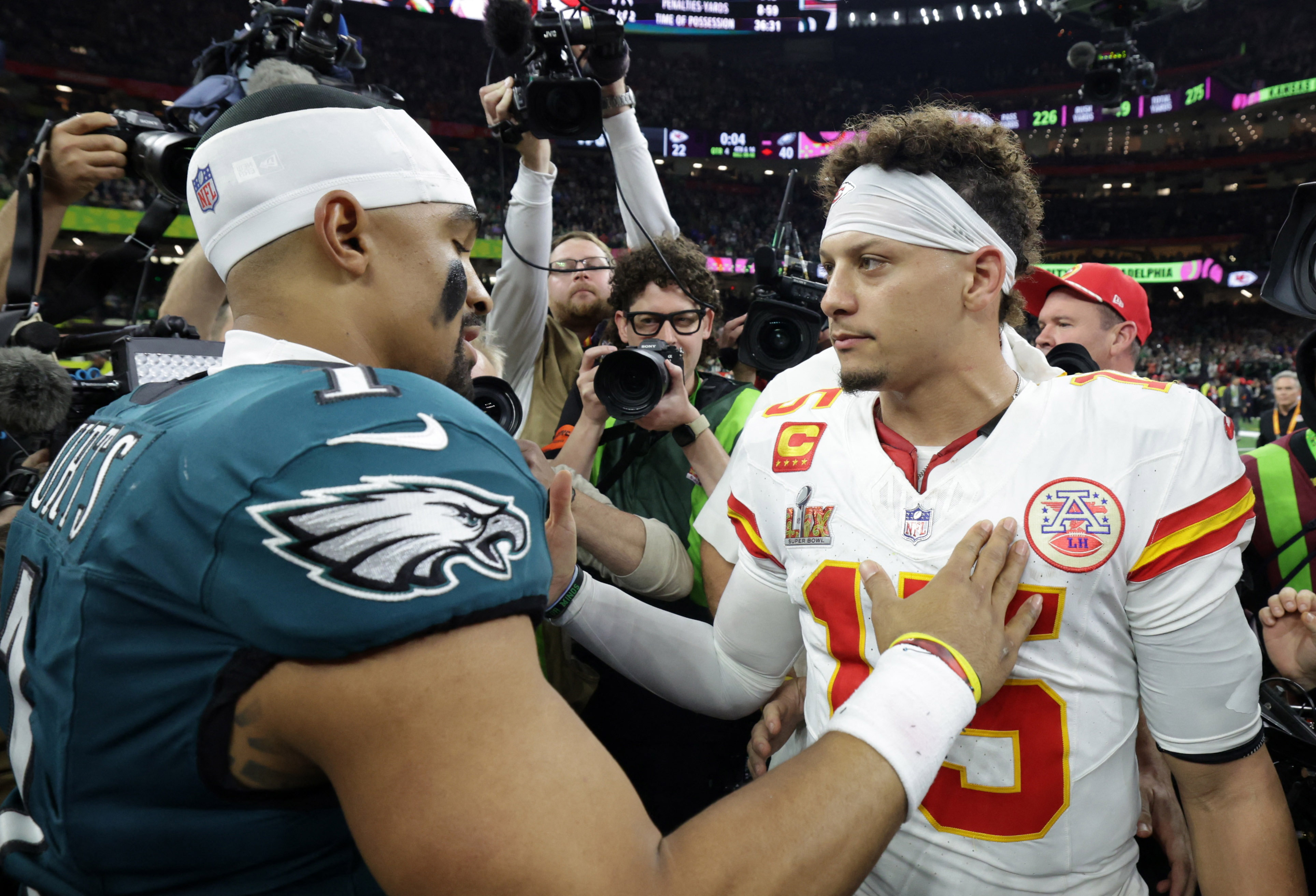 Football - NFL - Super Bowl LIX - Philadelphia Eagles v Kansas City Chiefs - Caesars Superdome, New Orleans, Louisiana, United States - February 9, 2025 Philadelphia Eagles' Jalen Hurts with Kansas City Chiefs' Patrick Mahomes after the game as Philadelphia Eagles win Super Bowl LIX REUTERS/Mike Segar
