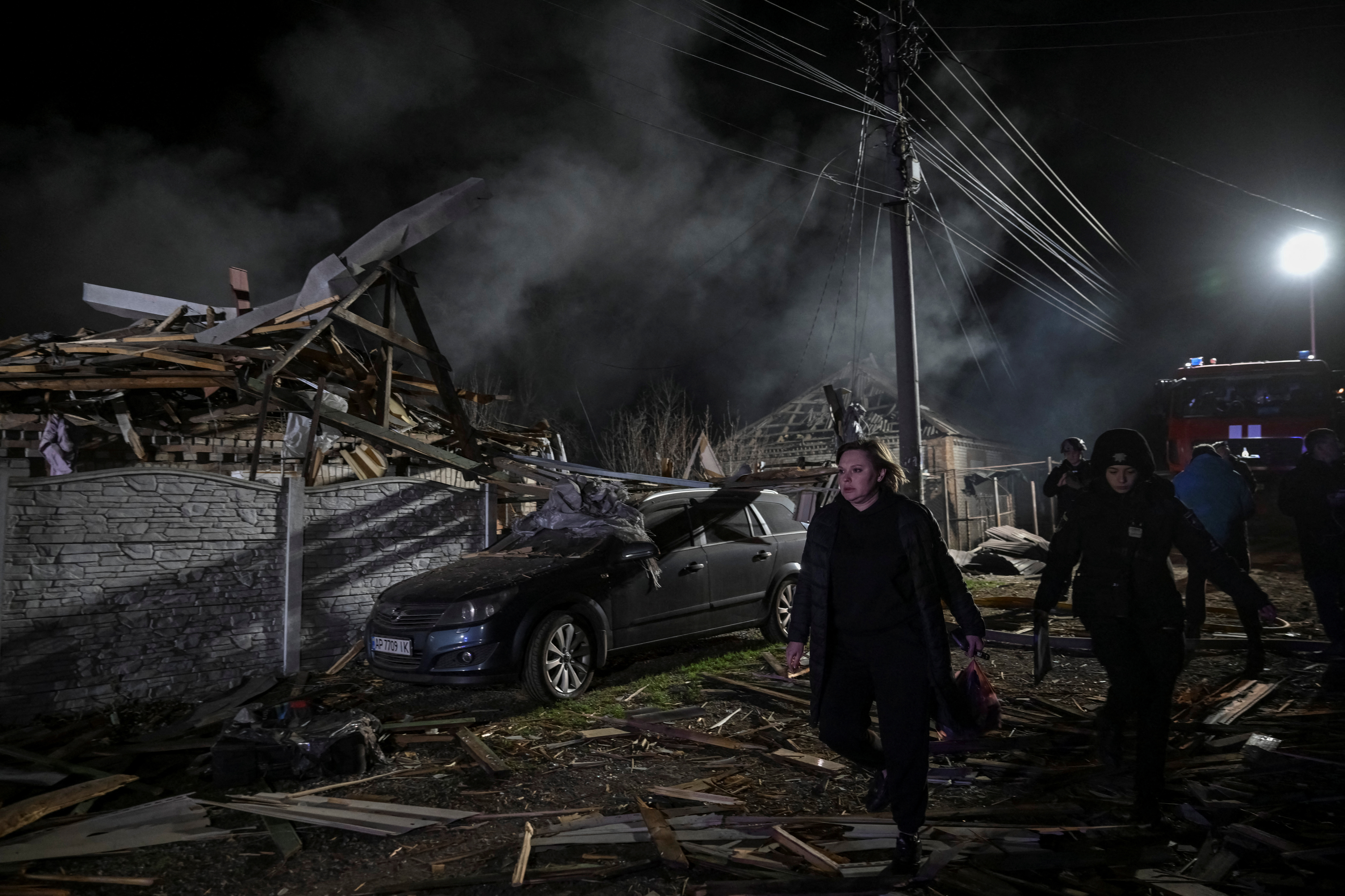 An emergency psychologist responds to assist a resident at the site of a Russian drone strike, amid Russia's attack on Ukraine, in Zaporizhzhia, Ukraine March 21, 2025. REUTERS/Stringer