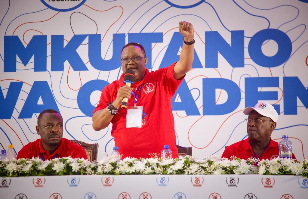 Chairman of Tanzania's main opposition party Chadema, Tundu Lissu, (C) [File: Ericky Boniphace/AFP]