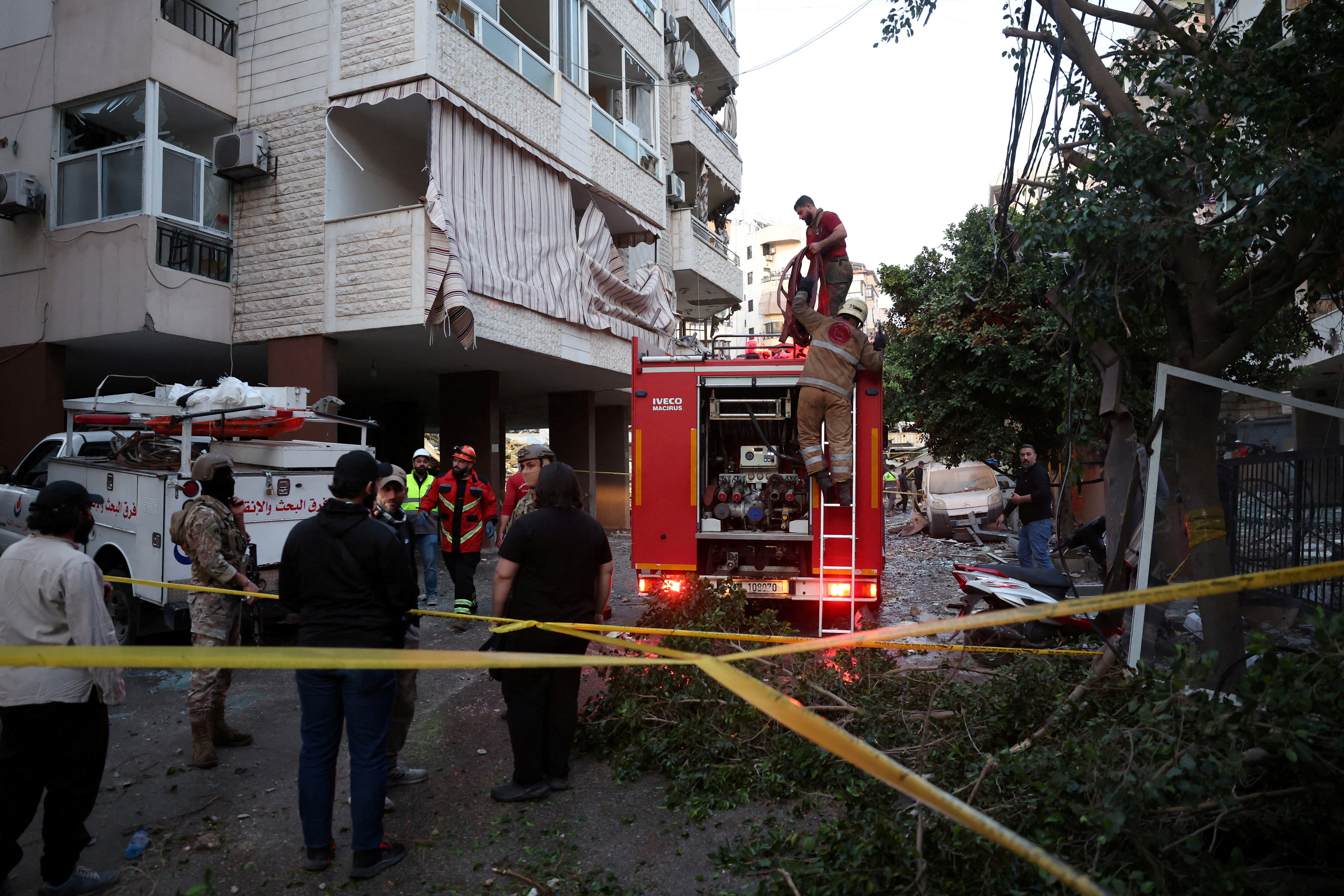 Emergency personnel work at the site of an Israeli strike in Beirut southern suburbs, Lebanon April 27, 2025. REUTERS/Mohamed Azakir