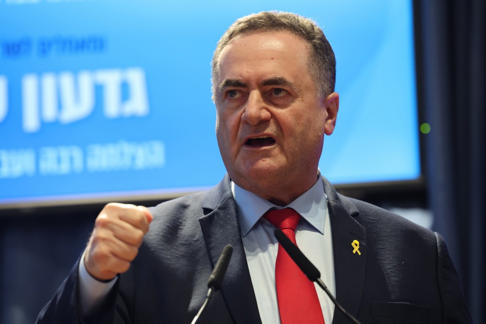 epa11712902 Israeli outgoing Foreign Minister and new Defense Minister Israel Katz speaks during the Ministerial change ceremony at the Ministry of Foreign Affairs in Jerusalem, 10 November 2024. The Israeli prime minister appointed Israel Katz to the post of Defense Minister and Gideon Saar as new Foreign Minister after firing Yoav Gallant on 05 November. EPA-EFE/ABIR SULTAN