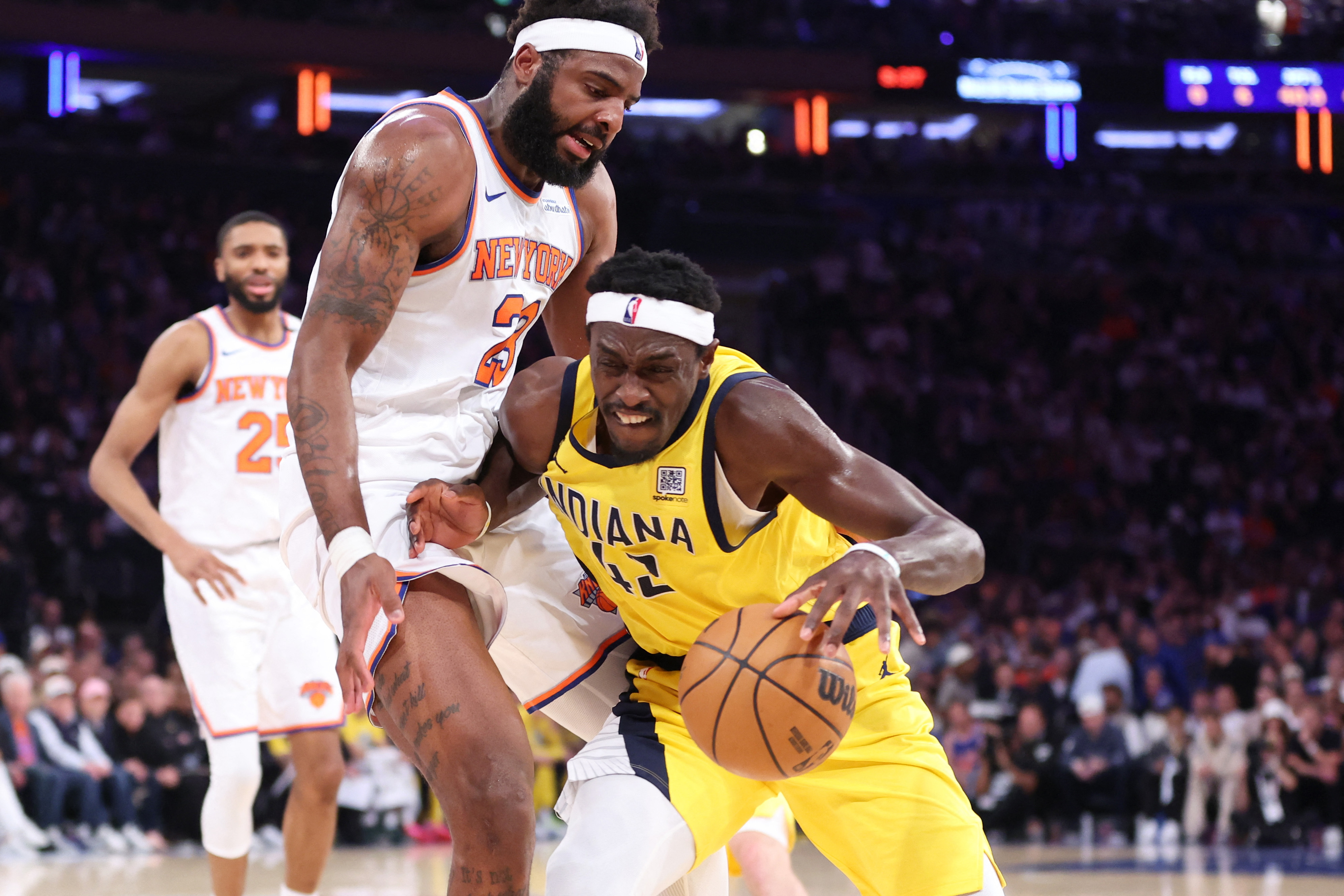 Indiana Pacers forward Pascal Siakam controls the ball against New York Knicks center Mitchell Robinson in NBA East final Game 2