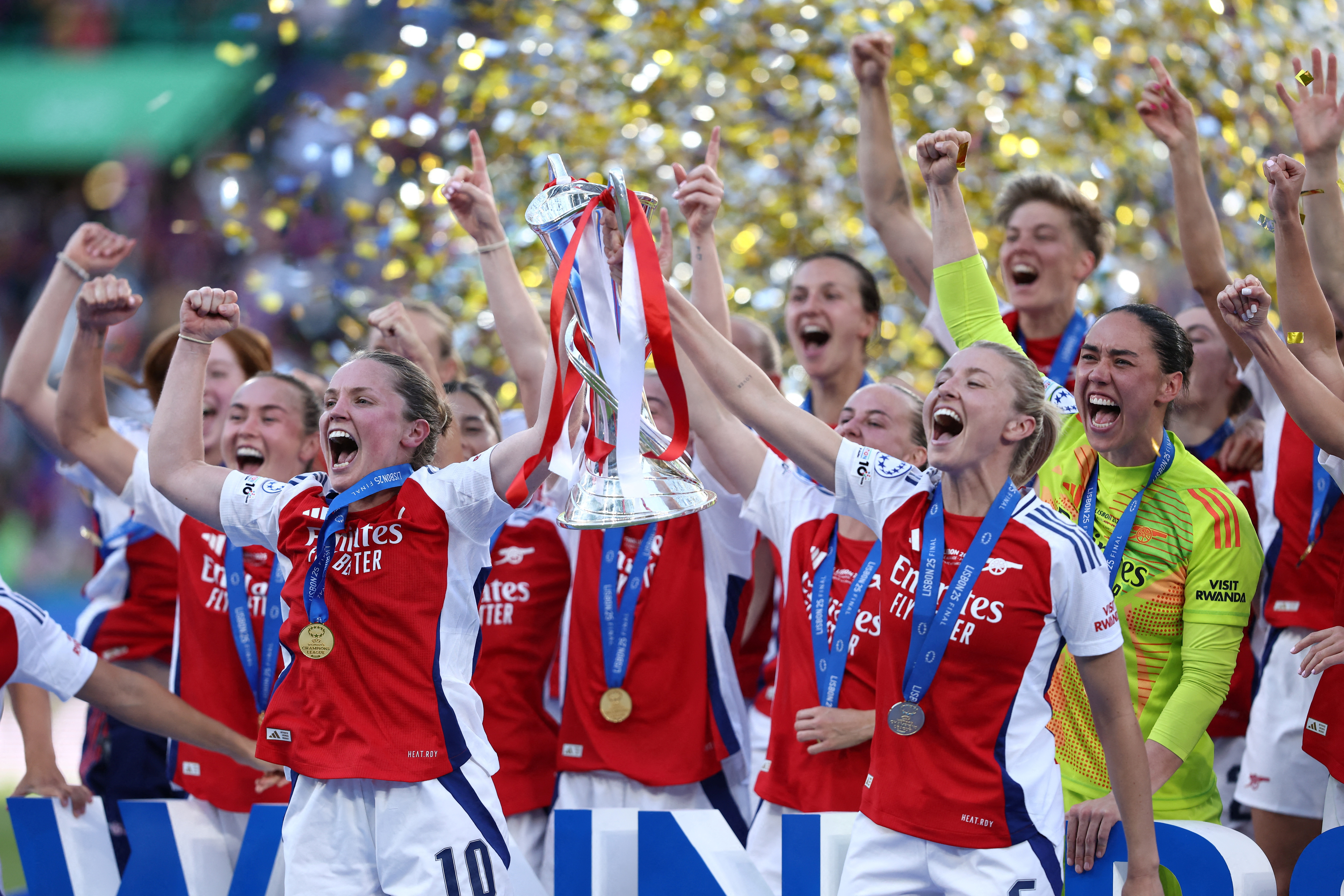 Women's Champions League - Final - Arsenal v FC Barcelona - Estadio Jose Alvalade, Lisbon, Portugal - May 24, 2025 Arsenal's Kim Little and Leah Williamson lift the trophy as they celebrate with teammates after winning the Champions League