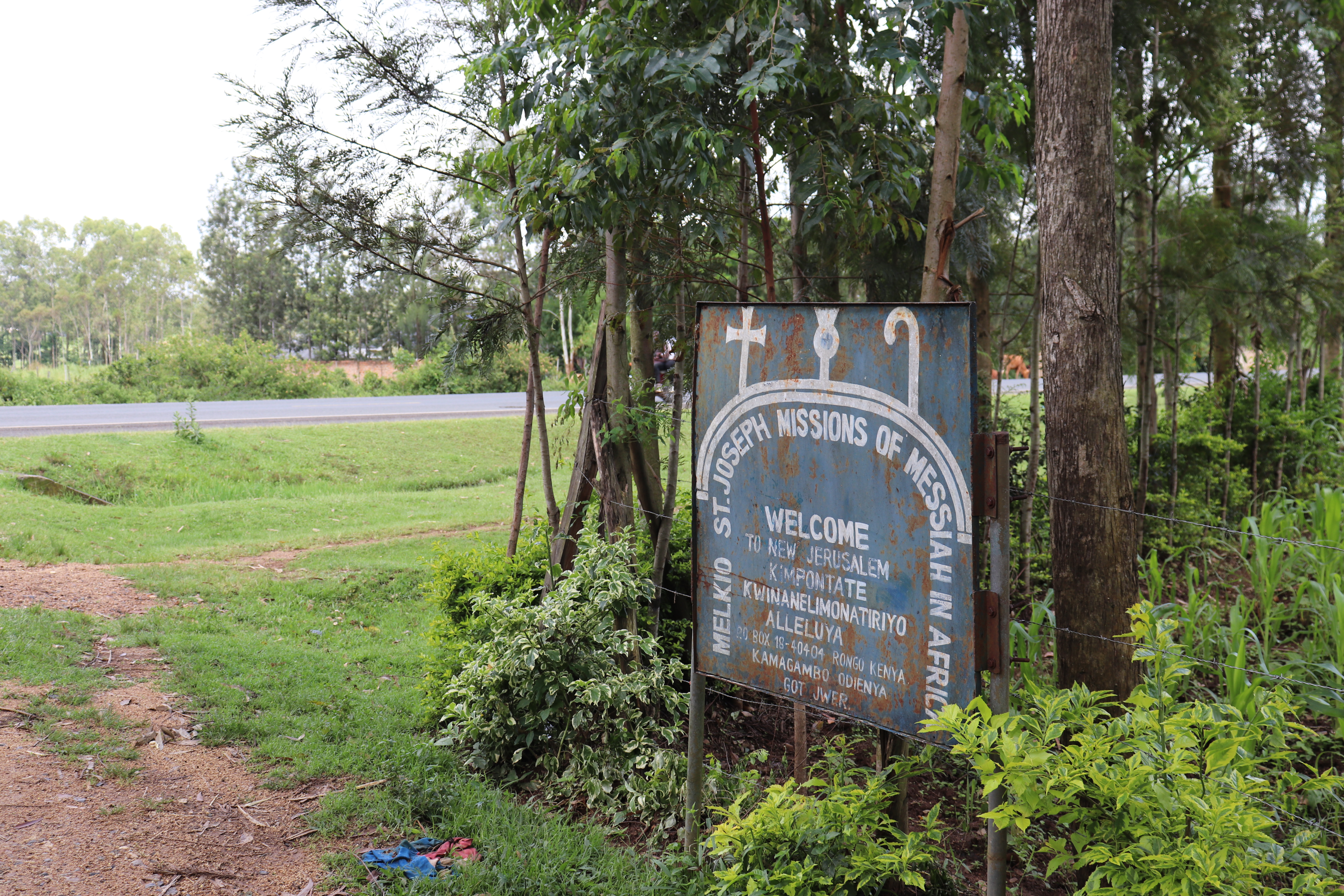 A signpost to the church by the roadside.