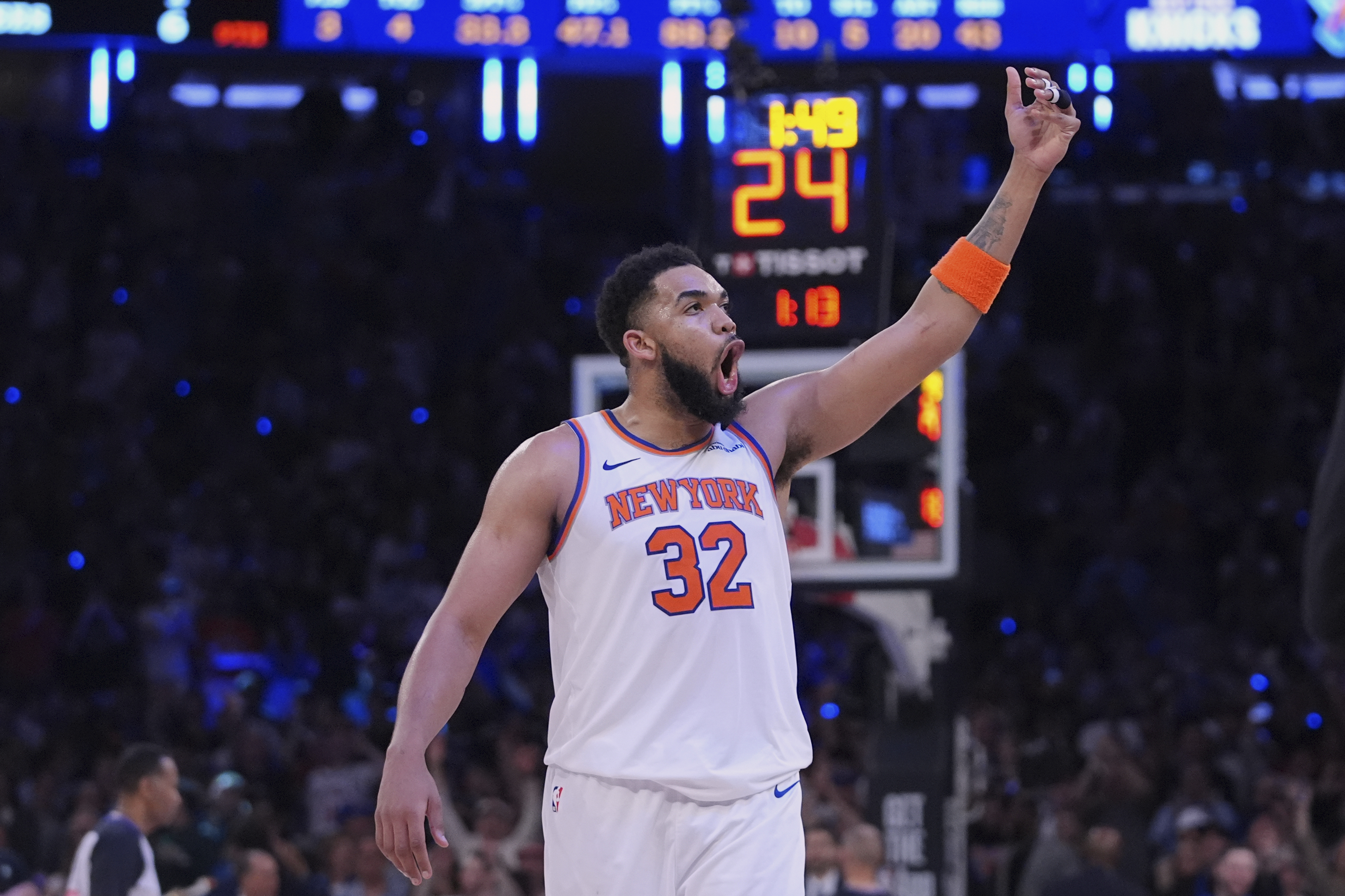 Karl-Anthony Towns reacts