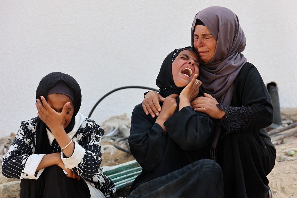 Women mourn the death of a loved one killed during overnight Israeli bombardment on June 12, 2025, at Al-Shifa hospital in Gaza City [Omar Al-Qattaa/AFP]