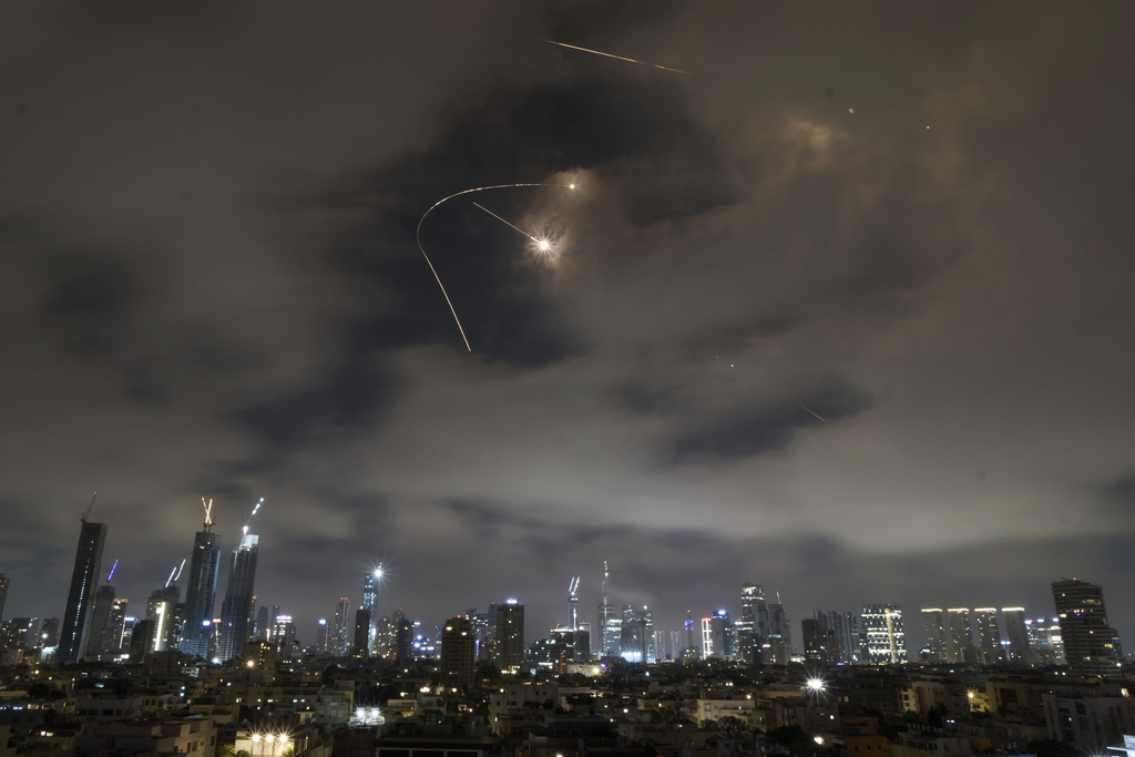 Israeli air defense system fires to intercept missiles during an Iranian attack over Tel Aviv, Israel, Saturday, June 21, 2025. (AP Photo/Leo Correa)