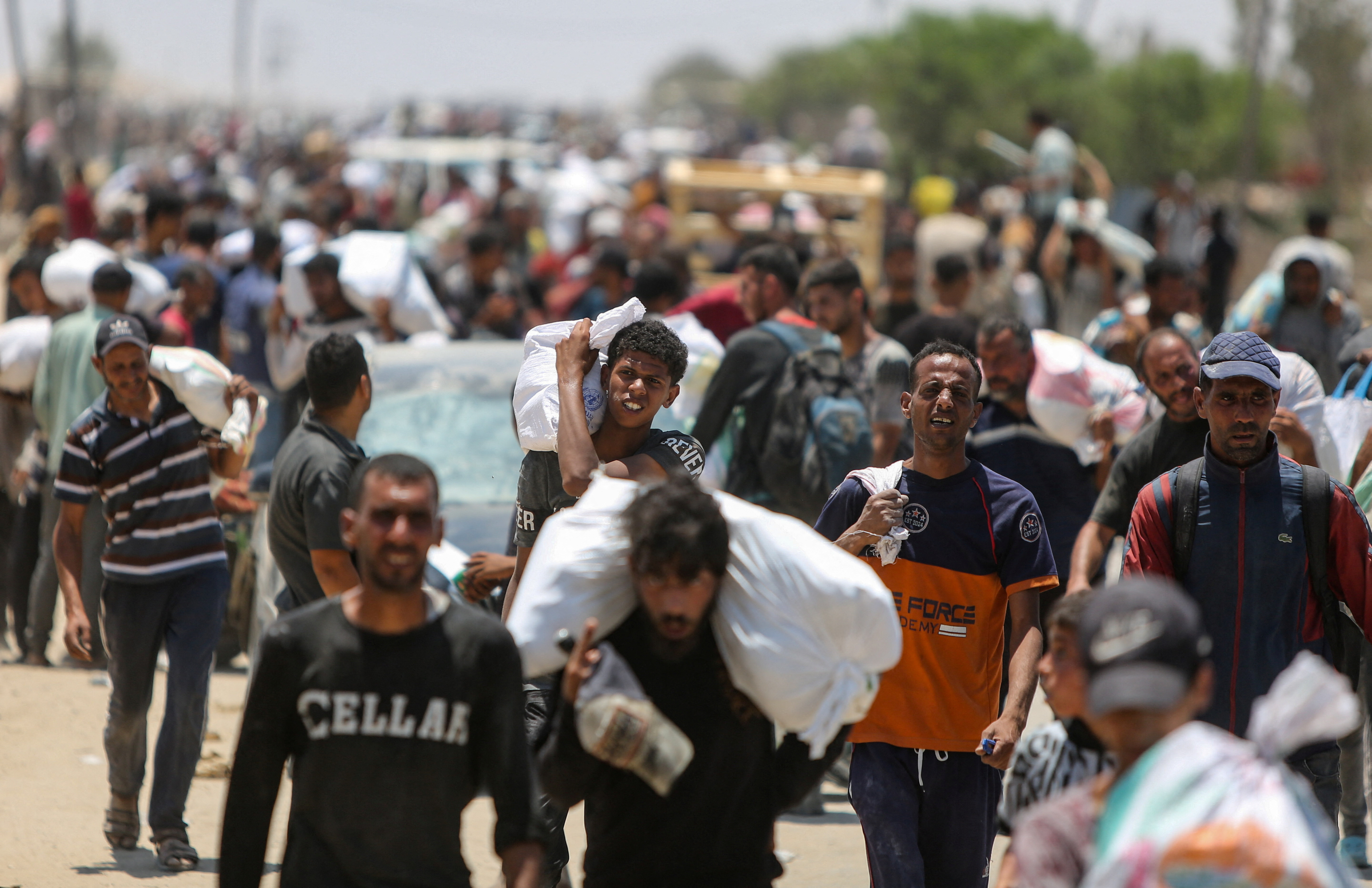 Palestinians collect aid supplies from the U.S.-backed Gaza Humanitarian Foundation, in Rafah, in the southern Gaza Strip, June 9, 2025. REUTERS/Hatem Khaled