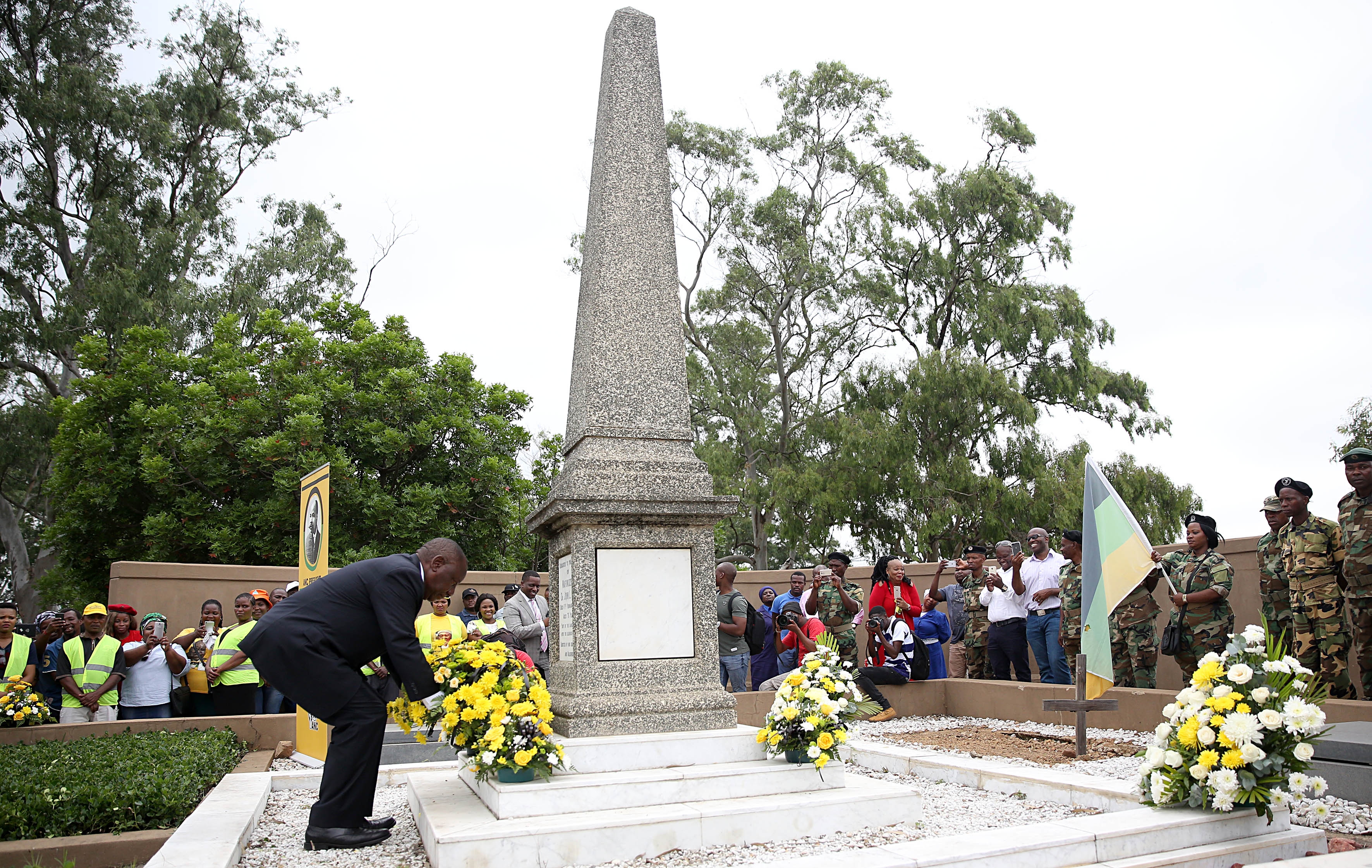 Luthuli grave