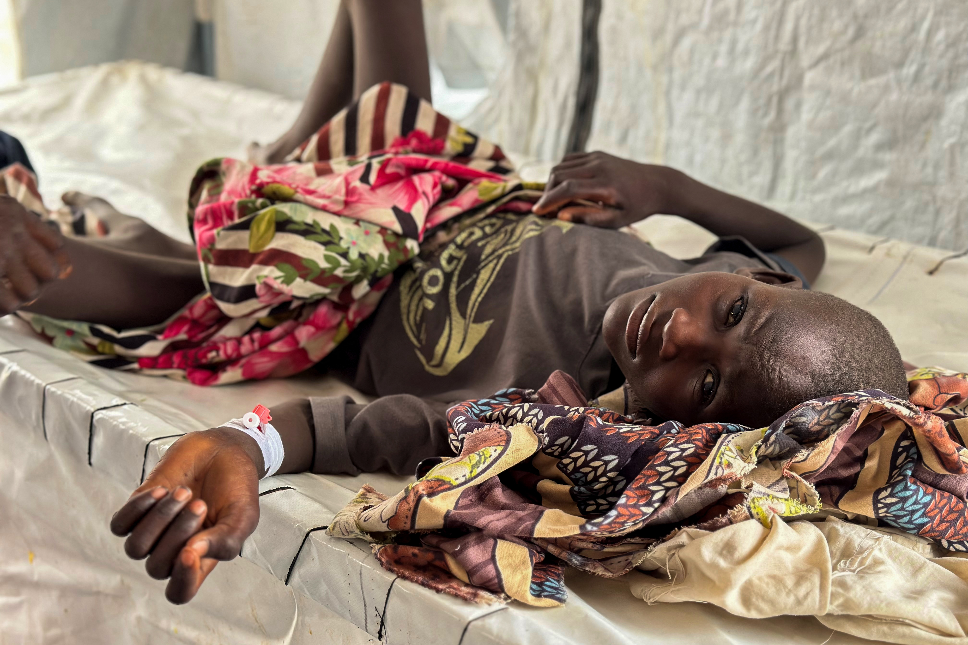 Sudan refugees face cholera outbreak with nothing but lemons for medicine