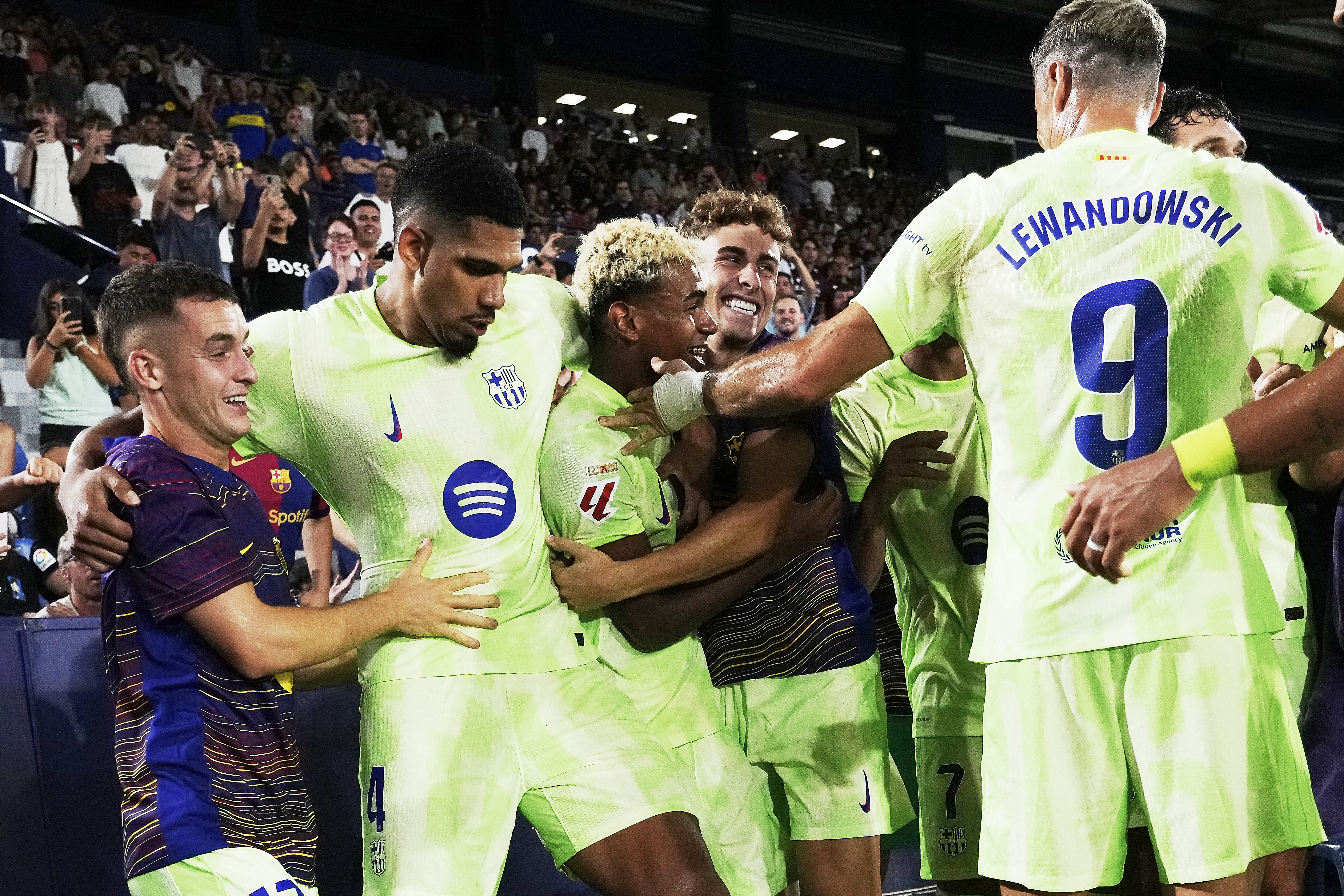 Lamine Yamal and Barcelona teammates react.