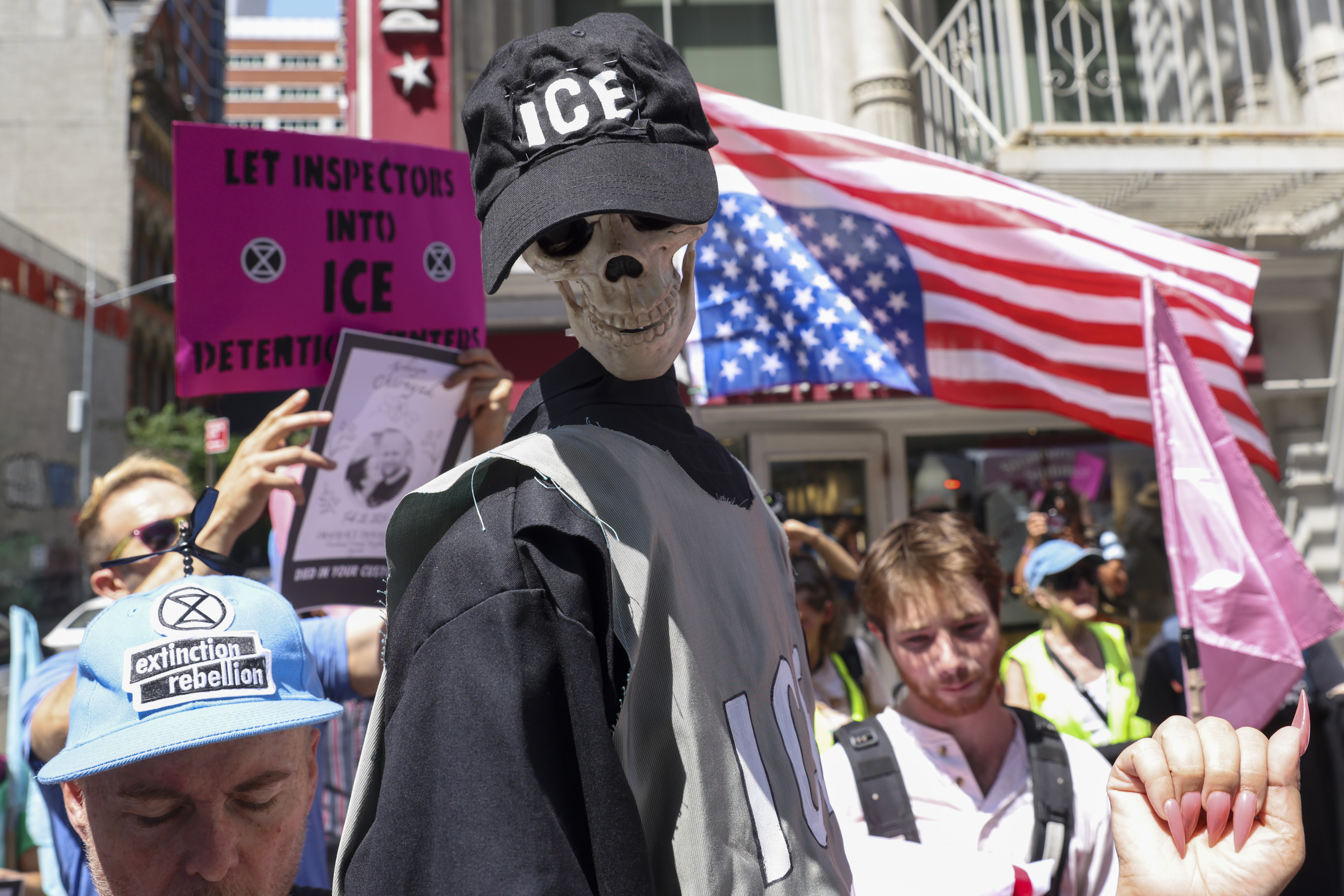 epa12294088 People take part in a 'Rage Against The Regime March Against Immigration Cruelty' protest against the increase in immigrant detainments outside 26 Federal Plaza, which houses a US Immigration and Customs Enforcement (ICE) processing center, in New York, New York, USA, 11 August 2025. The US Department of Homeland Security is increasing recruitment and detainments to meet the Trump administration's goal of hiring 10,000 new ICE agents and deporting a million people a year. EPA/SARAH YENESEL