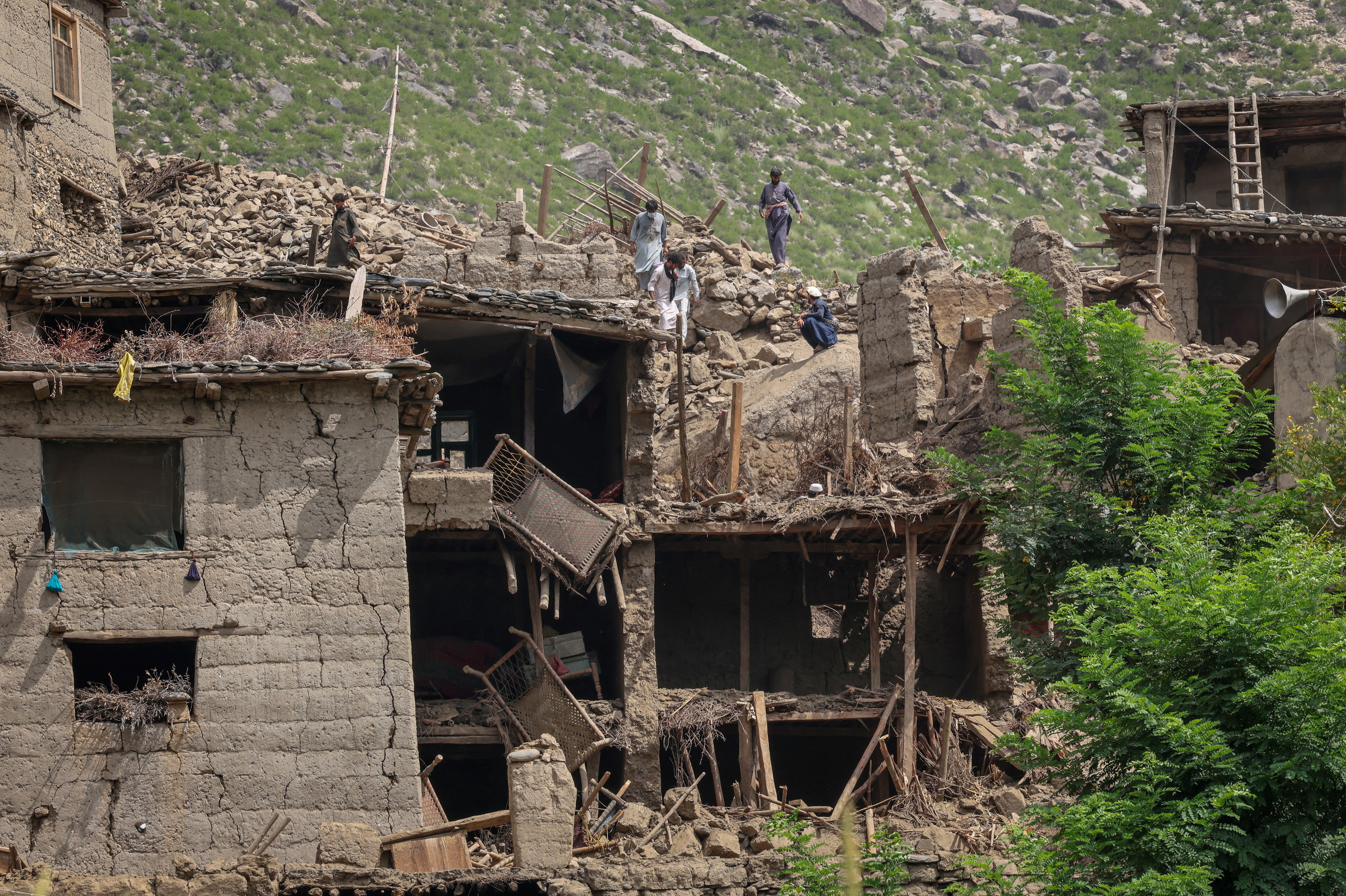 Rescuers race to find Afghan quake survivors as death toll rises