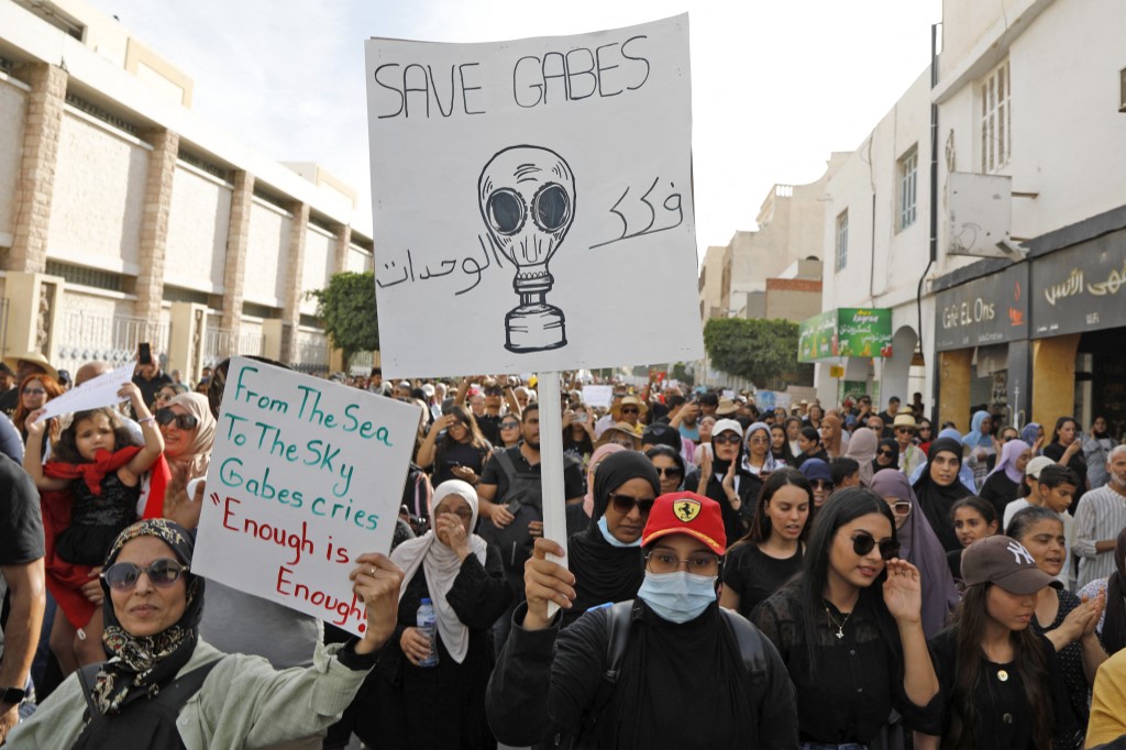 Protesters carry placards and chant slogans as they march in Tunisia&#039;s southern city of Gabes on October 21, 2025 [Mohamed Khalil/AFP]