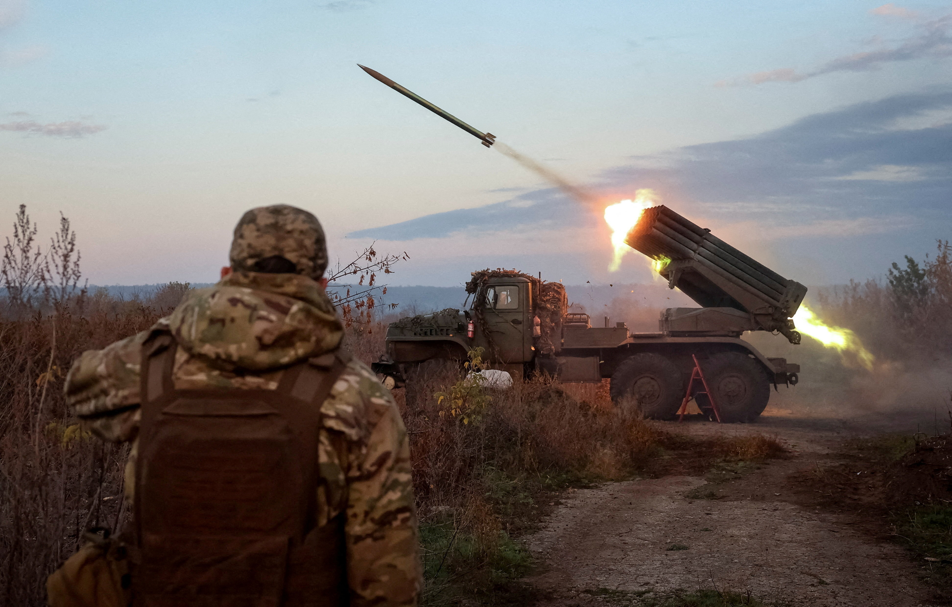 Servicemen of the 148th Artillery Brigade "Zhytomyr" of the Ukrainian Armed Forces fire a BM-21 Grad multiple rocket launch system towards Russian troops, amid Russia's attack on Ukraine, near the frontline town of Kostiantynivka in Donetsk region, Ukraine October 23, 2025. REUTERS/Anatolii Stepanov TPX IMAGES OF THE DAY