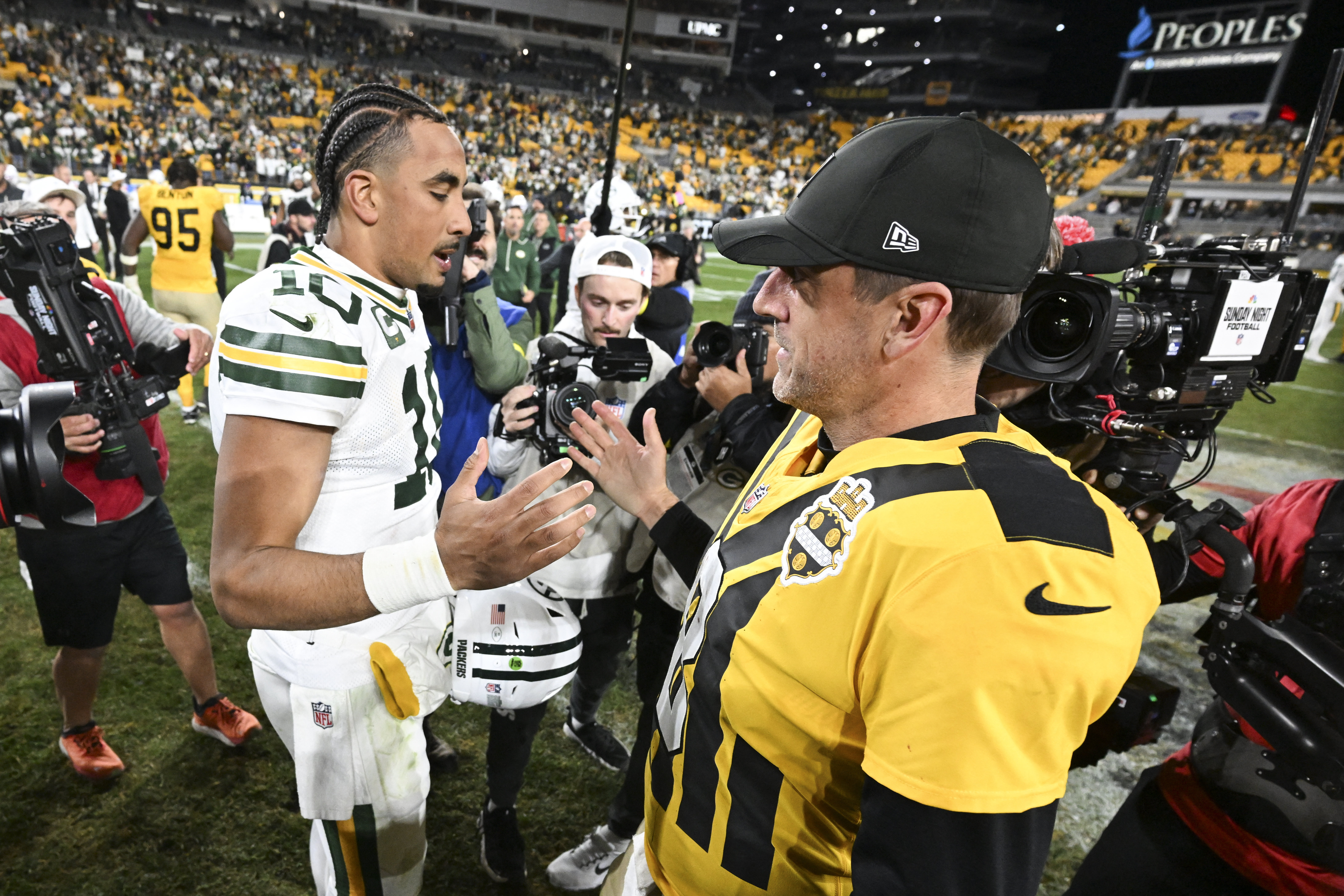 Jordan Love and Aaron Rodgers shake hands.