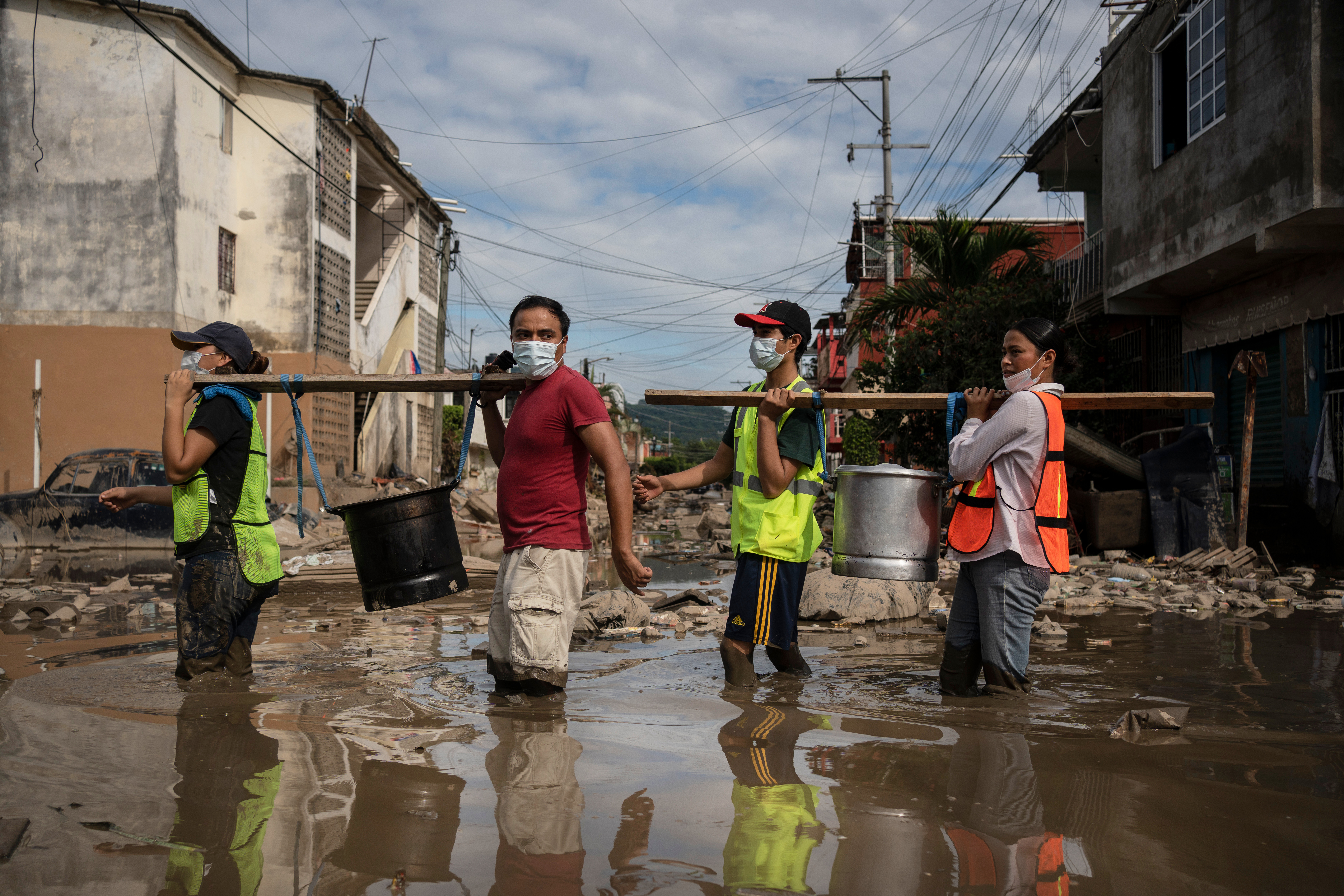 A week after floods, central Mexico struggles to recover from devastation