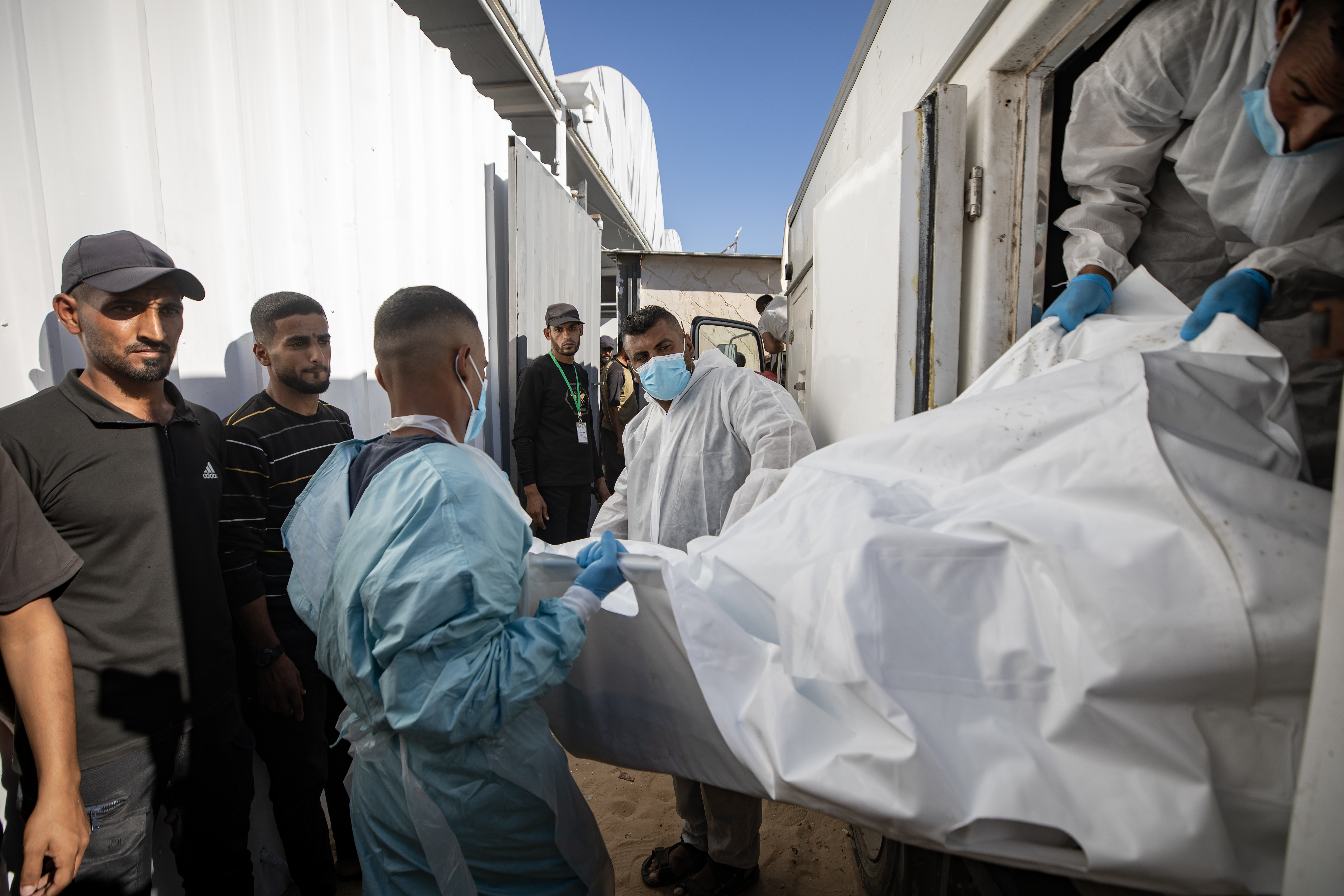 epa12455519 Workers from the Gaza Ministry of Health receive the bodies of deceased Palestinians who had been held by Israel during the war, after their release from Red Cross vehicles, at Nasser Hospital in Khan Younis, southern Gaza Strip, 15 October 2025. According to the Palestinian Health Ministry, 45 bodies were received from Israeli forces, and their identities are unknown. EPA/HAITHAM IMAD