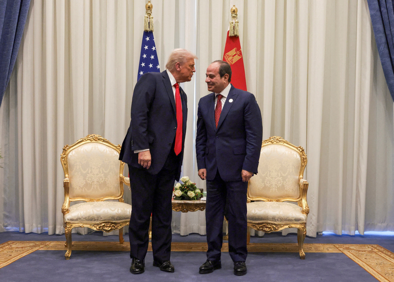 US President Donald Trump and Egyptian President Abdel Fattah el-Sisi meet ahead of a world leaders&#039; summit on ending the Gaza war, amid a US-brokered prisoner-hostage swap and ceasefire deal between Israel and Hamas, in Sharm El-Sheikh, Egypt, Oct. 13, 2025. [Evelyn Hockstein/Reuters]