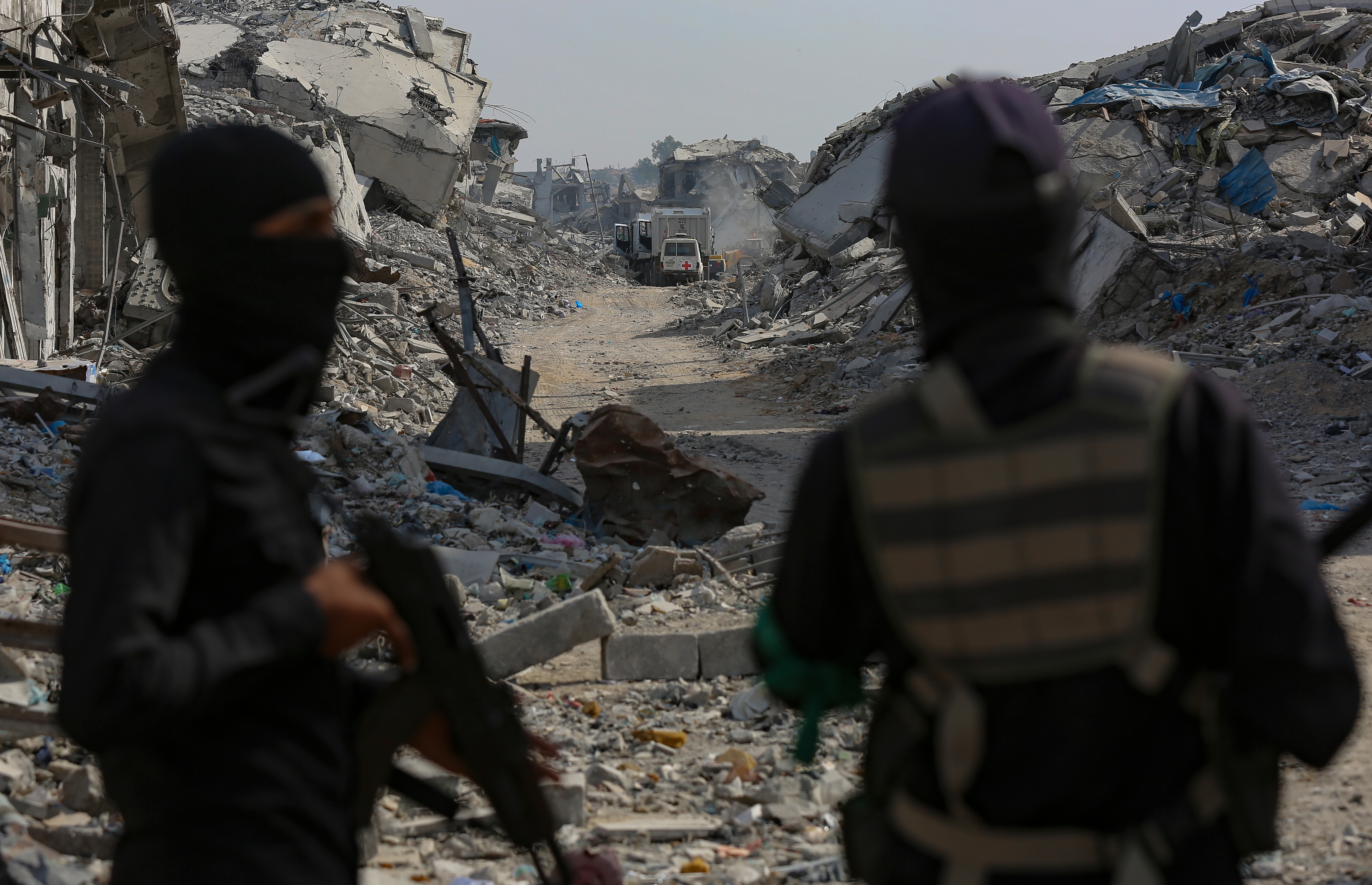 Fighters of the Al-Qassam Brigades, the military wing of the Hamas movement, stand guard as they search for the bodies of Israeli hostages alongside Red Cross workers in the east of the Gaza Strip, 02 November 2025.