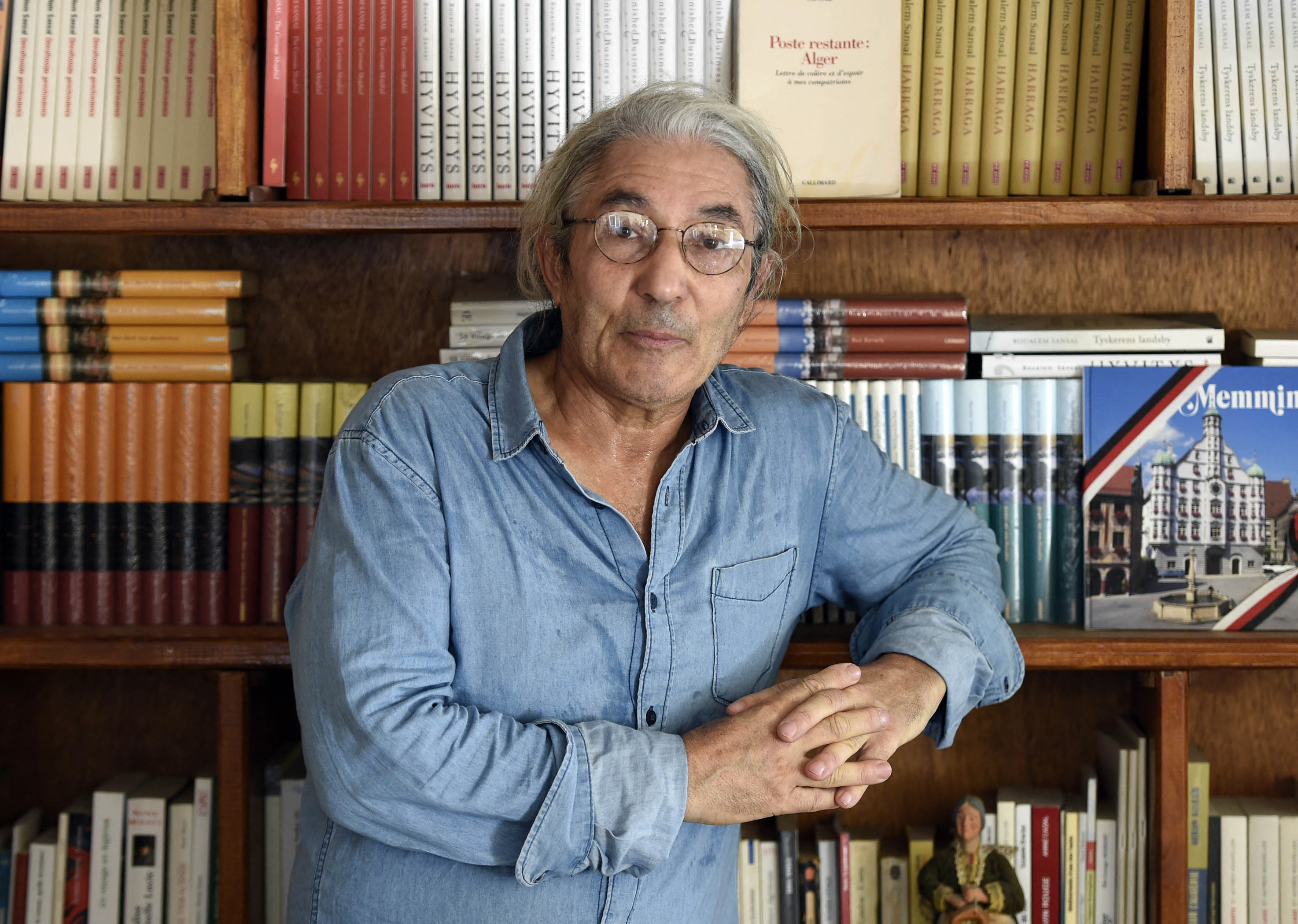 (FILES) Algerian writer Boualem Sansal poses on August 17, 2015 during an interview with AFP at his home in Boumerdes, some 50 kms east of Algiers. Algeria has accepted a German proposal to pardon French-Algerian writer Boualem Sansal, the presidency said on November 12, 2025, adding that he was being transferred to Germany for medical treatment after a year in detention. (Photo by Farouk Batiche / AFP)