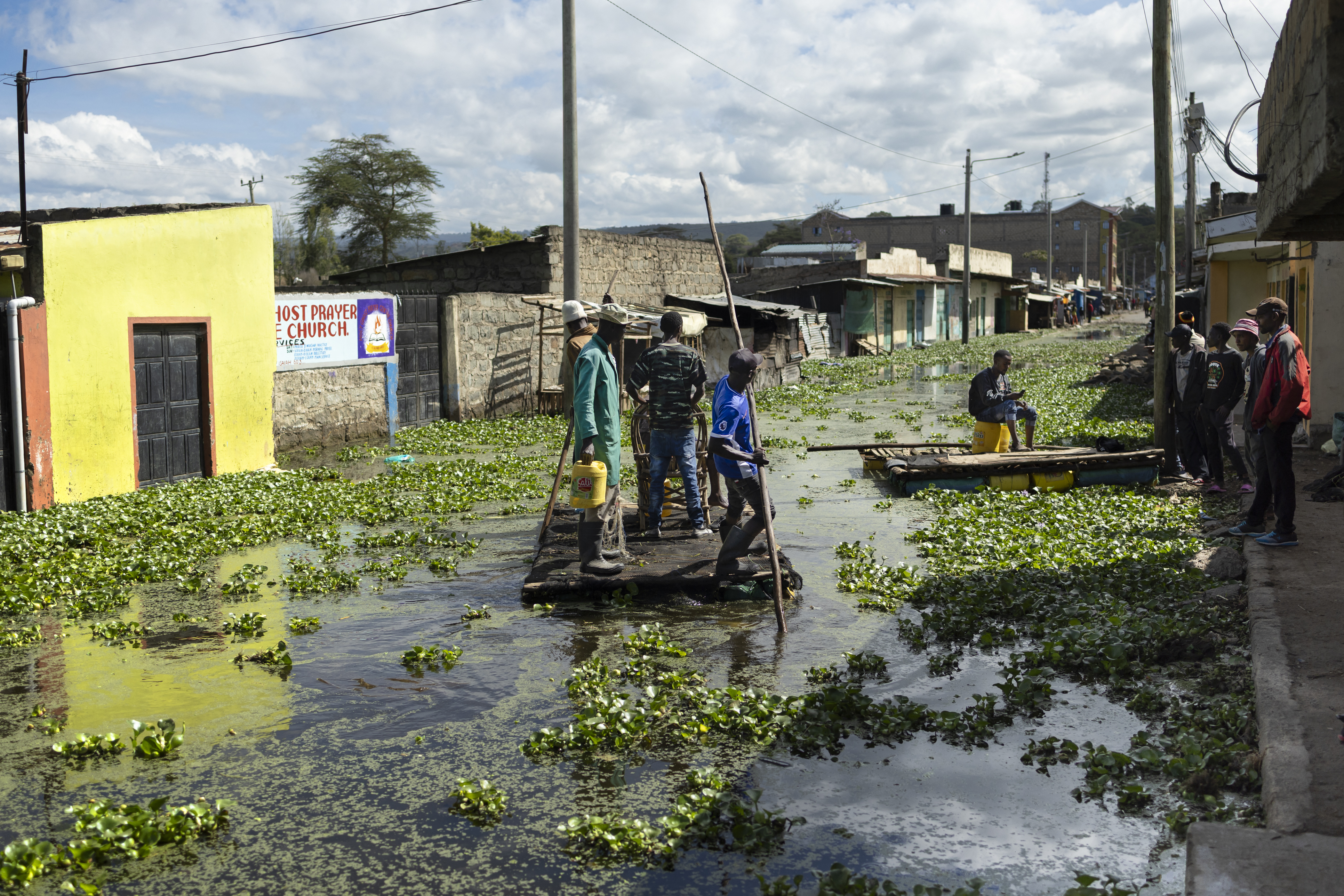 Kenyan lake floods displace thousands, leaving homes and schools ruined