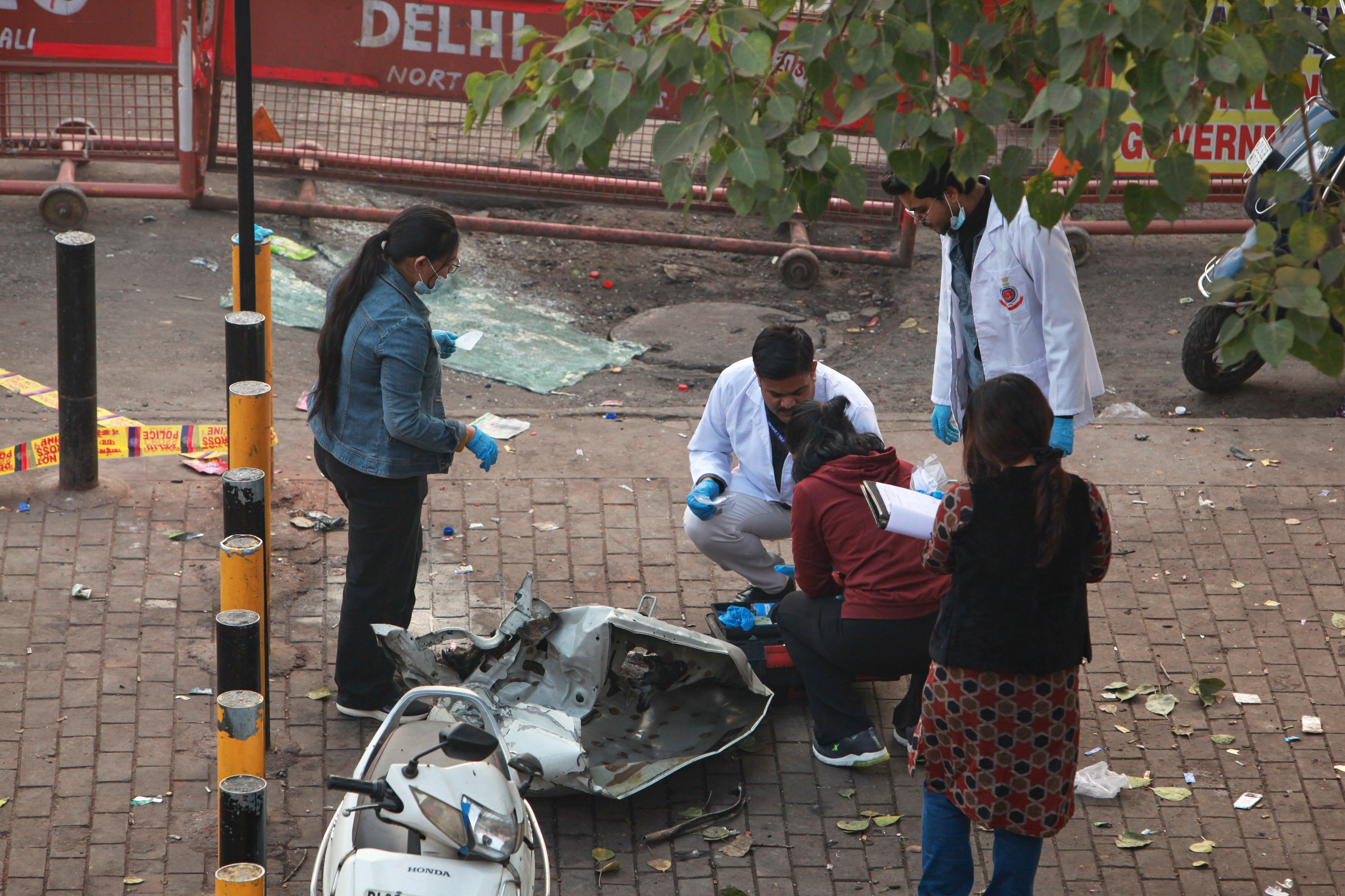 Photos: Indian forensic teams investigate fatal Delhi car explosion