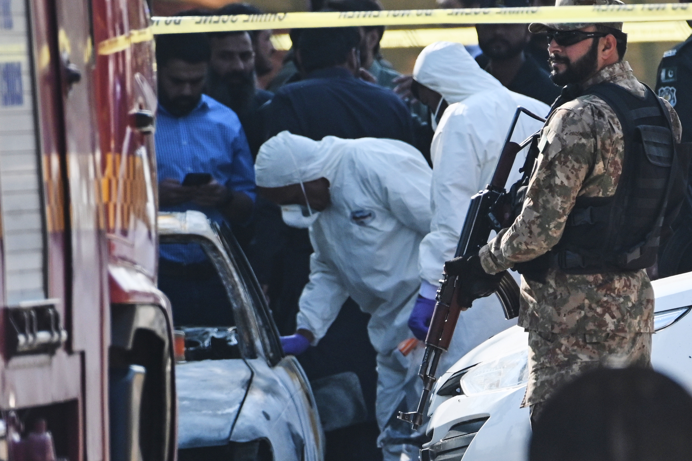 Pakistani investigators examine a damaged car at the site of a suicide bombing outside the gates of a district court, in Islamabad, Pakistan, Tuesday, November 11, 2025 [Ahsan Shahzad/AP Photo]