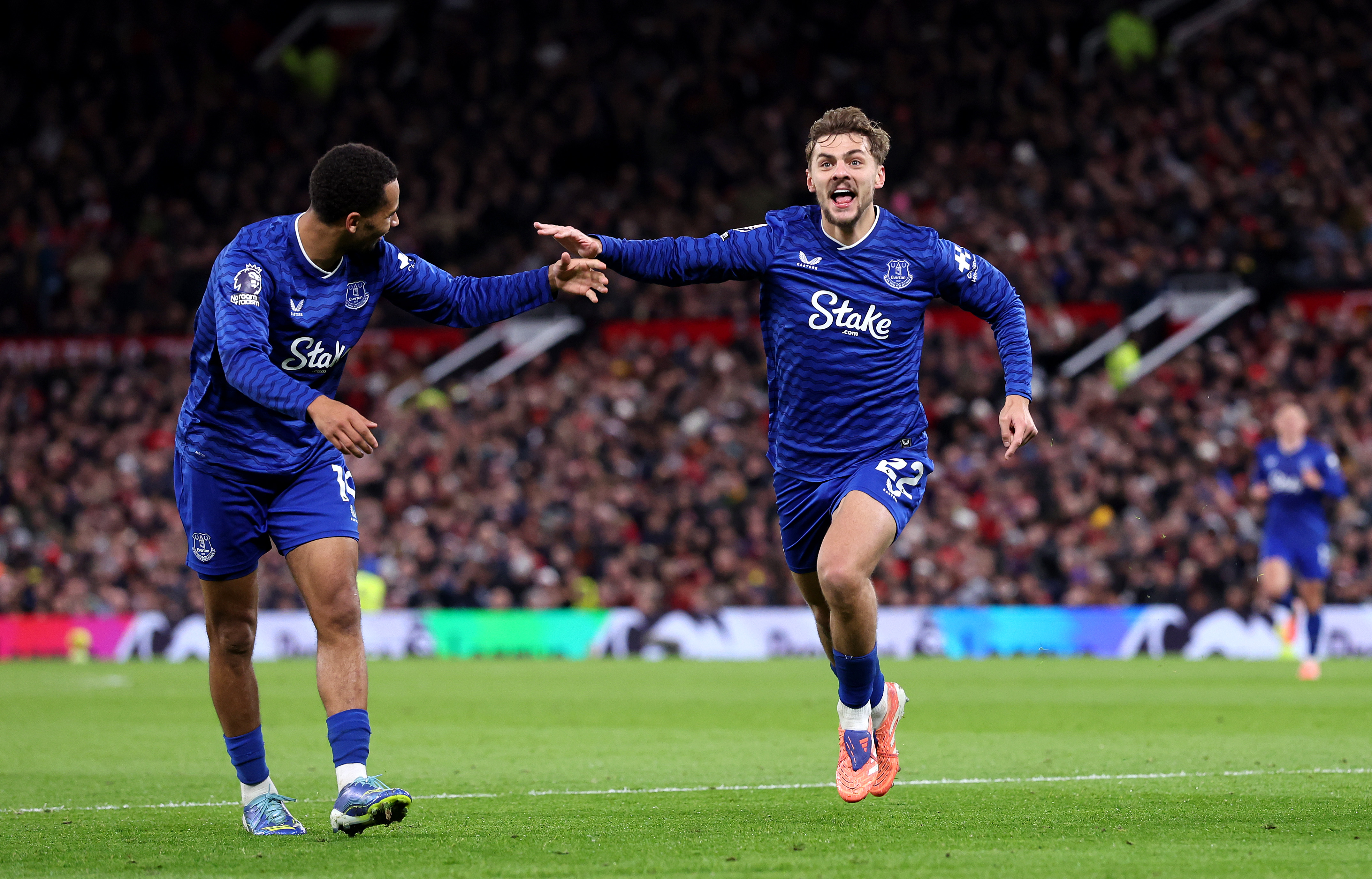 MANCHESTER, ENGLAND - NOVEMBER 24: Kiernan Dewsbury-Hall of Everton celebrates with teammate Iliman Ndiaye (obscured) after scoring his team's first goal during the Premier League match between Manchester United and Everton at Old Trafford on November 24, 2025 in Manchester, England. (Photo by Alex Livesey/Getty Images)