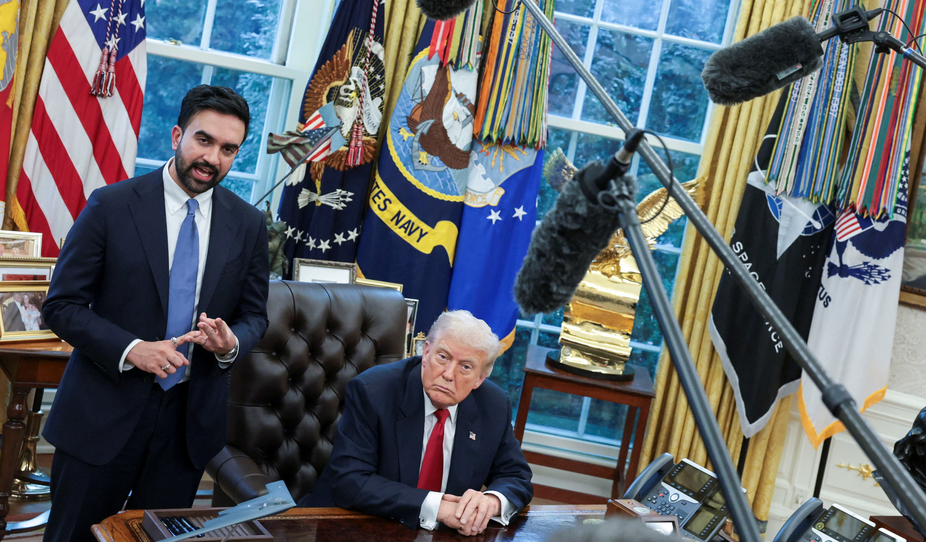 New York City Mayor-elect Zohran Mamdani stands next to US President Donald Trump near a portrait of former U.S. President Ronald Reagan, in the Oval Office at the White House in Washington, DC, US on Nov. 21, 2025. [Jonathan Ernst/Reuters]