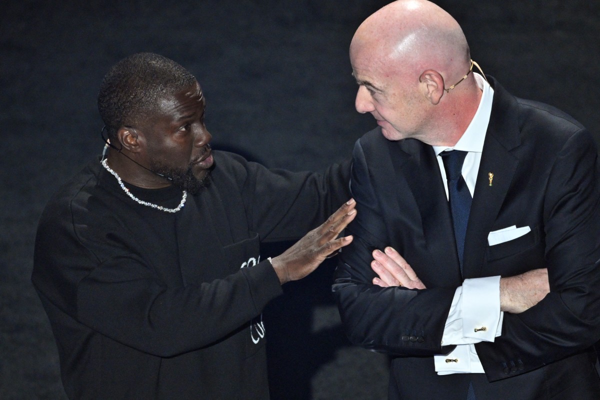 (L-R) US comedian and actor Kevin Hart and FIFA President Gianni Infantino speak on stage during the draw for the 2026 FIFA Football World Cup taking place in the US, Canada and Mexico, at the Kennedy Center, in Washington, DC, on December 5, 2025. (Photo by Roberto SCHMIDT / AFP)