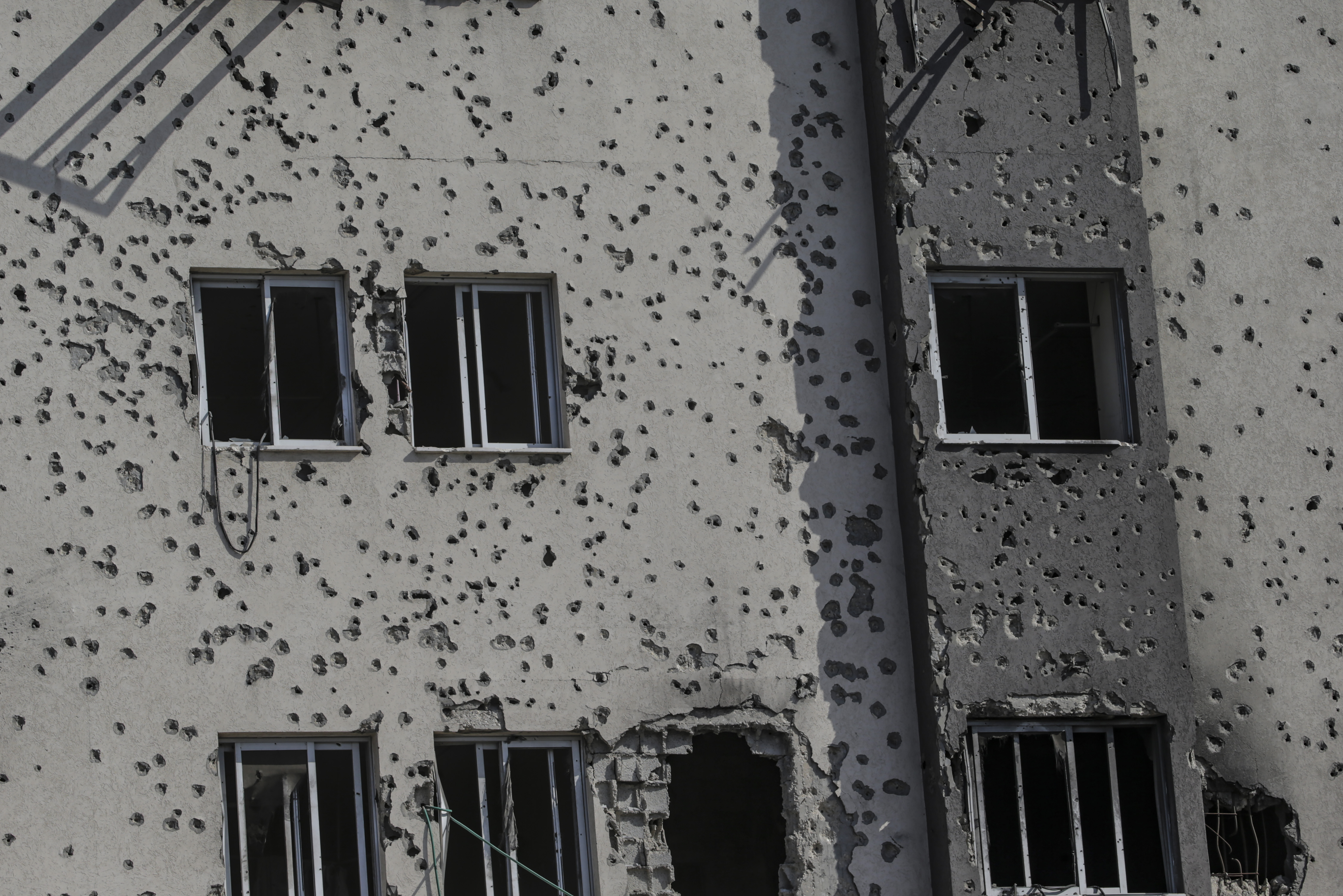 epa12543828 An exterior view of Al Shifa hospital in Gaza City, 23 November 2025. According to the Palestinian Ministry of Health in Gaza, at least 24 Palestinians were killed November 22 in Israeli air strikes on the Gaza Strip. EPA/MOHAMMED SABER