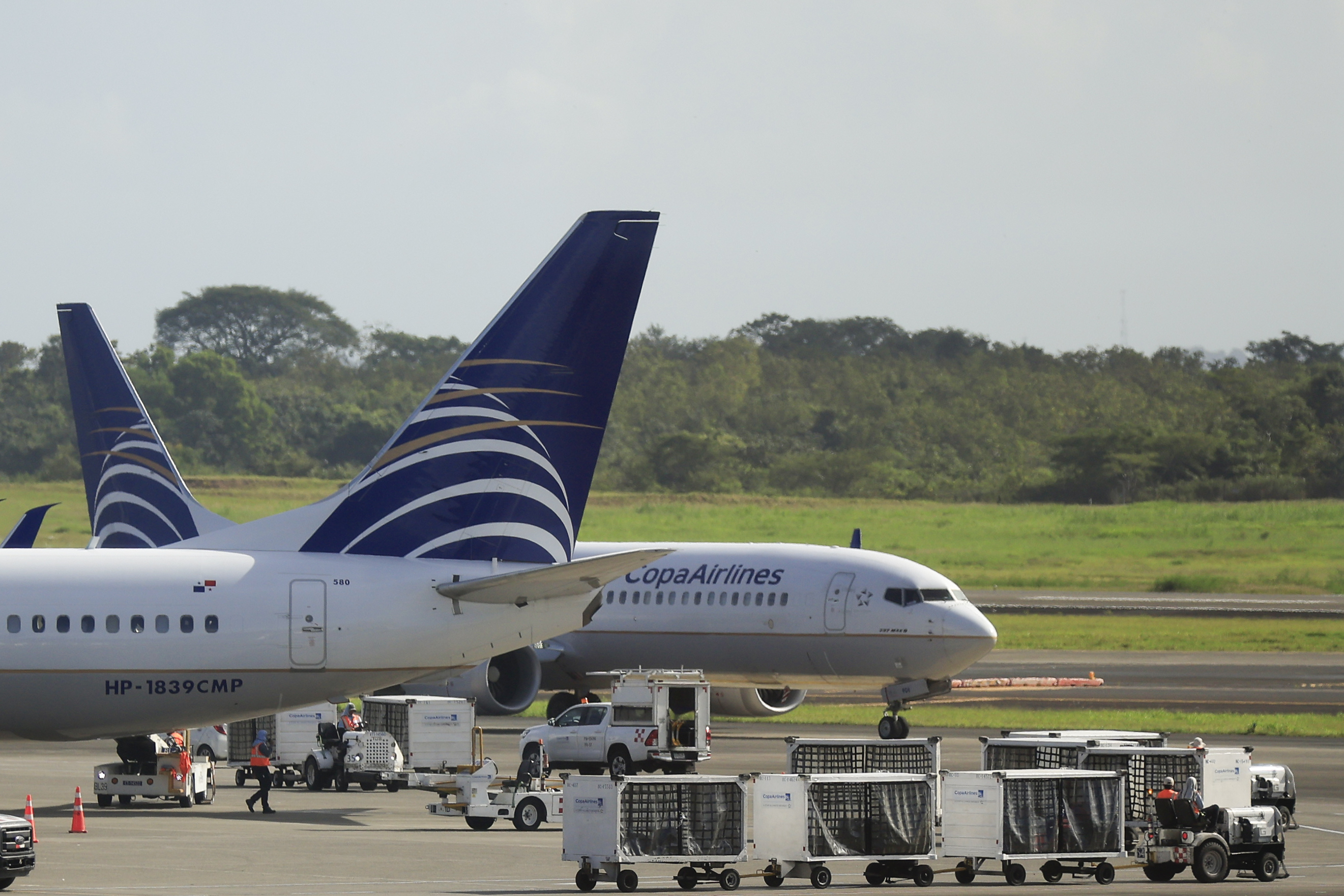 epa12569851 A view showing Copa Airlines aircraft at Tocumen International Airport in Panama City, Panama, 04 December 2025. Panama's Copa Airlines announced that it is temporarily suspending flights to and from Caracas 'due to intermittent problems with one of the navigation signals'. EPA/BIENVENIDO VELASCO