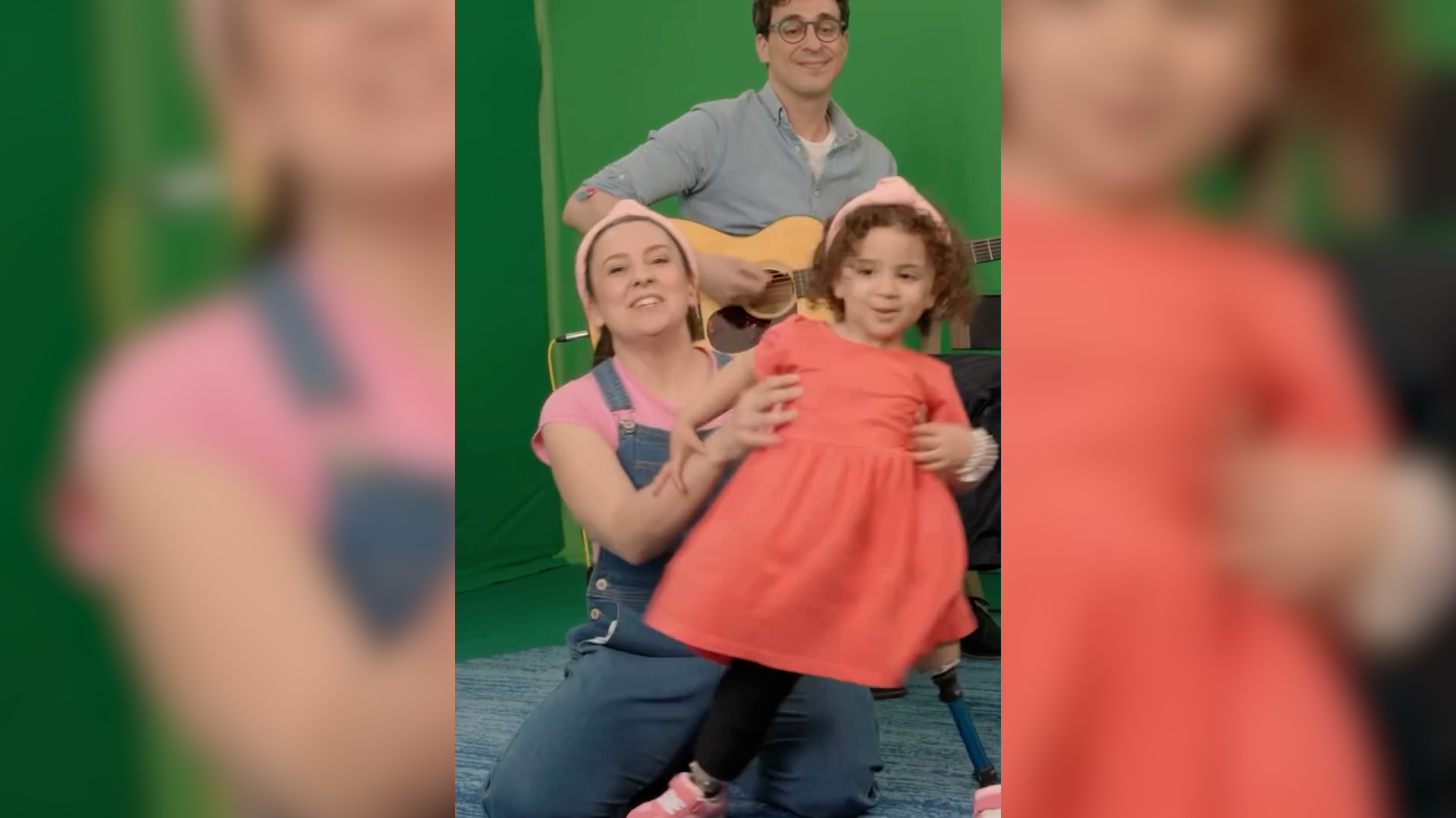A screen grab from social media shows Rachel Accurso, better known as kids&rsquo; YouTube star Ms. Rachel, dancing with Rahaf, a 3-year-old double amputee from Gaza who lost both legs in an Israeli airstrike.[msrachelforlittles/Instagram]