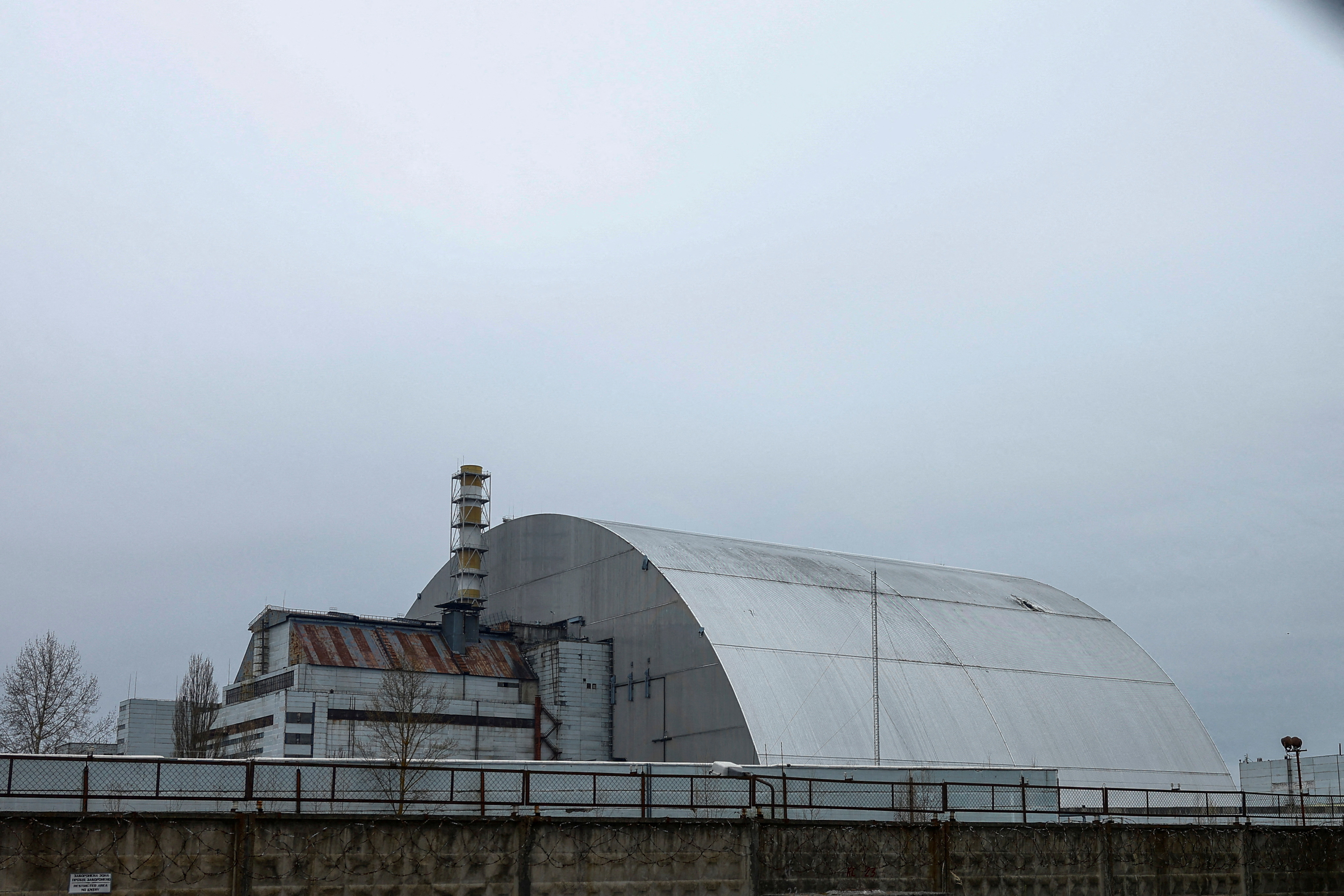 FILE PHOTO: A general view shows the New Safe Confinement (NSC) structure, that covers the old sarcophagus which confines the remains of the damaged fourth reactor, and was damaged by a drone strike amid ongoing Russia's attack on Ukraine, at the Chornobyl Nuclear Power Plant, in Kyiv region, Ukraine April 12, 2025. REUTERS/Valentyn Ogirenko/File Photo