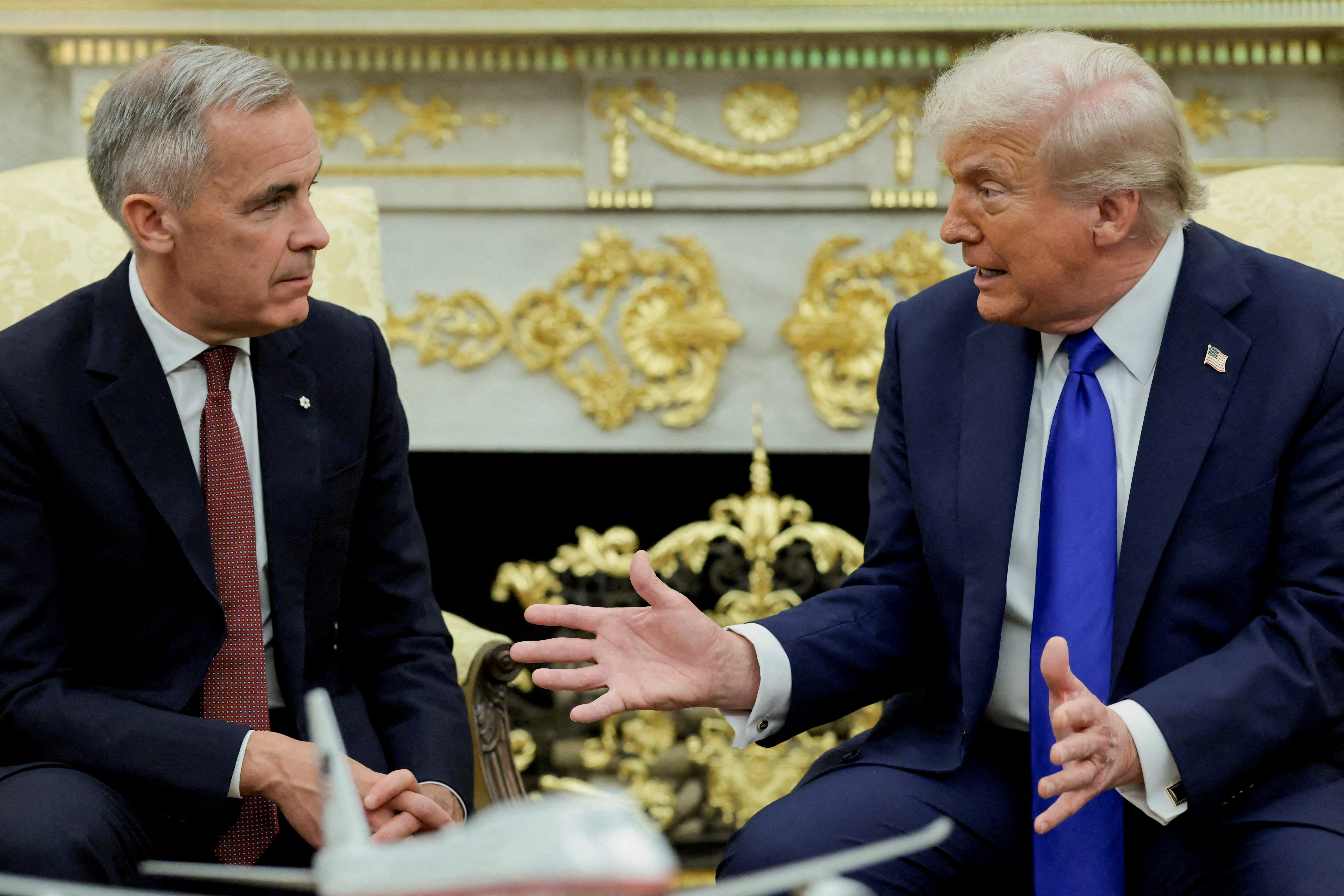 FILE PHOTO: U.S. President Donald Trump and Canada's Prime Minister Mark Carney meet in the Oval Office at the White House in Washington, D.C., U.S., October 7, 2025. REUTERS/Evelyn Hockstein/File Photo