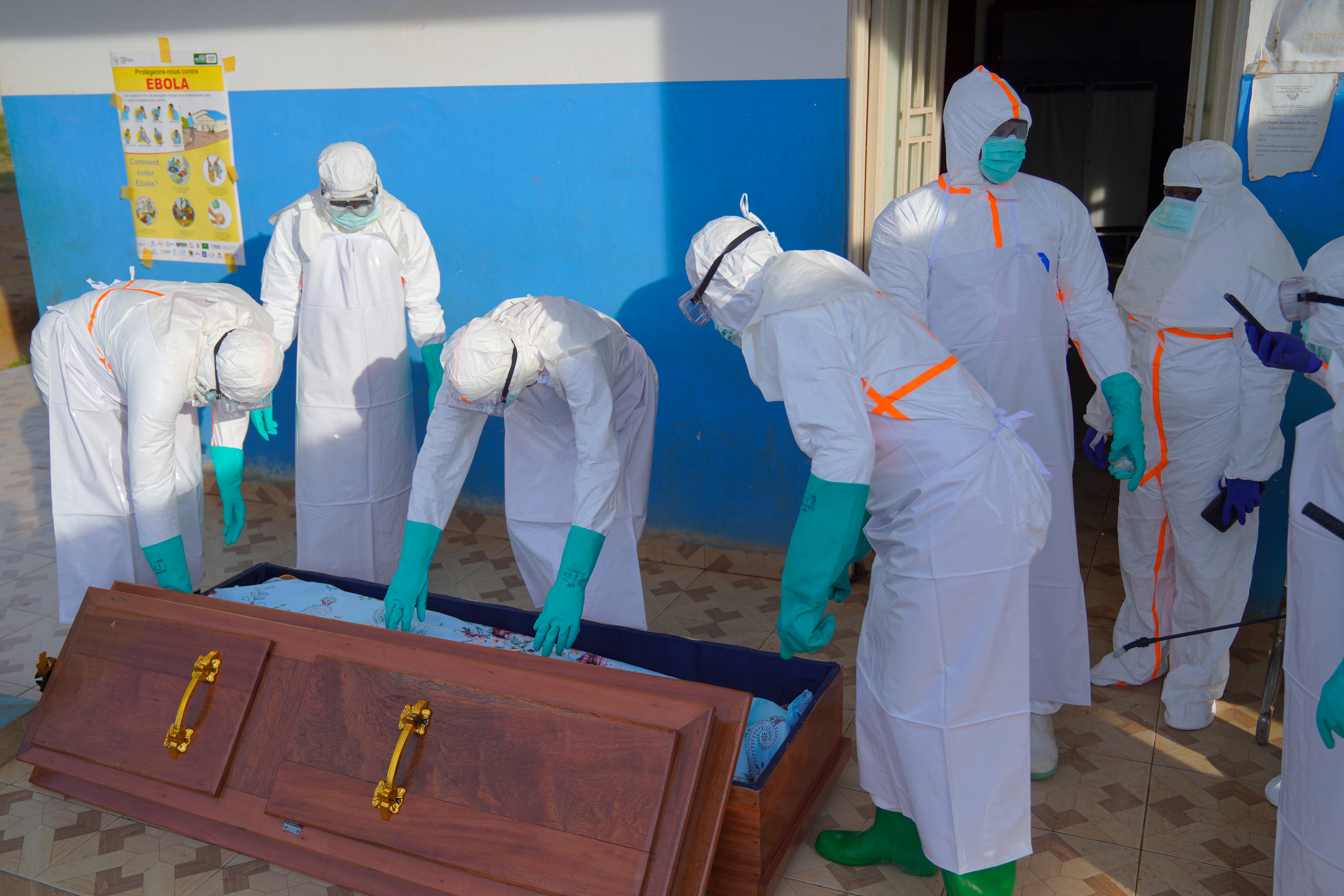 Medical staff wearing protective equipment place the body of an Ebola victim into a coffin at Bunia General Hospital in Bunia, Ituri Province, Democratic Republic of the Congo, 03 June 2026. [Dieudonne Dirole/EPA]
