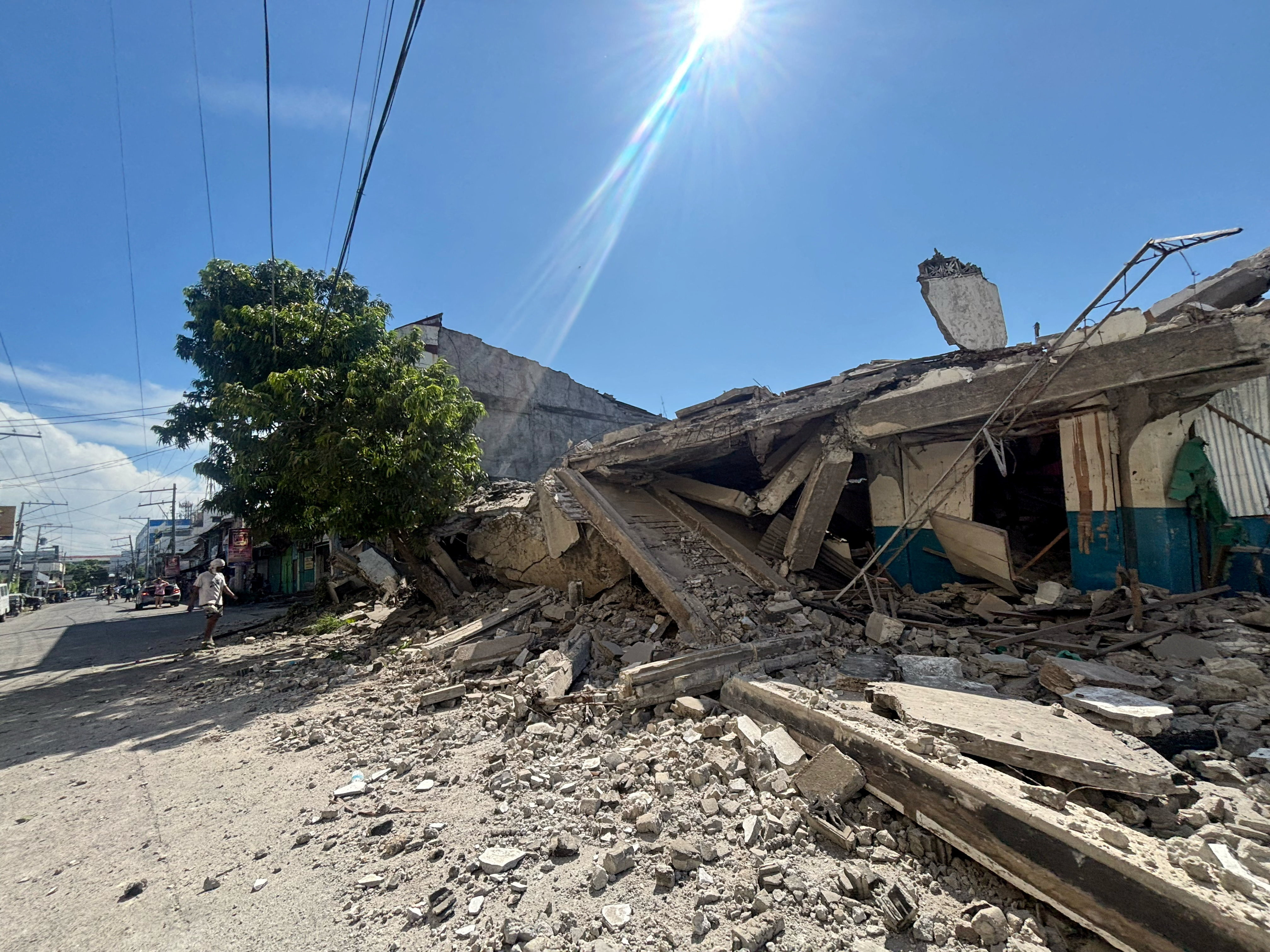 Powerful earthquake hits Philippines