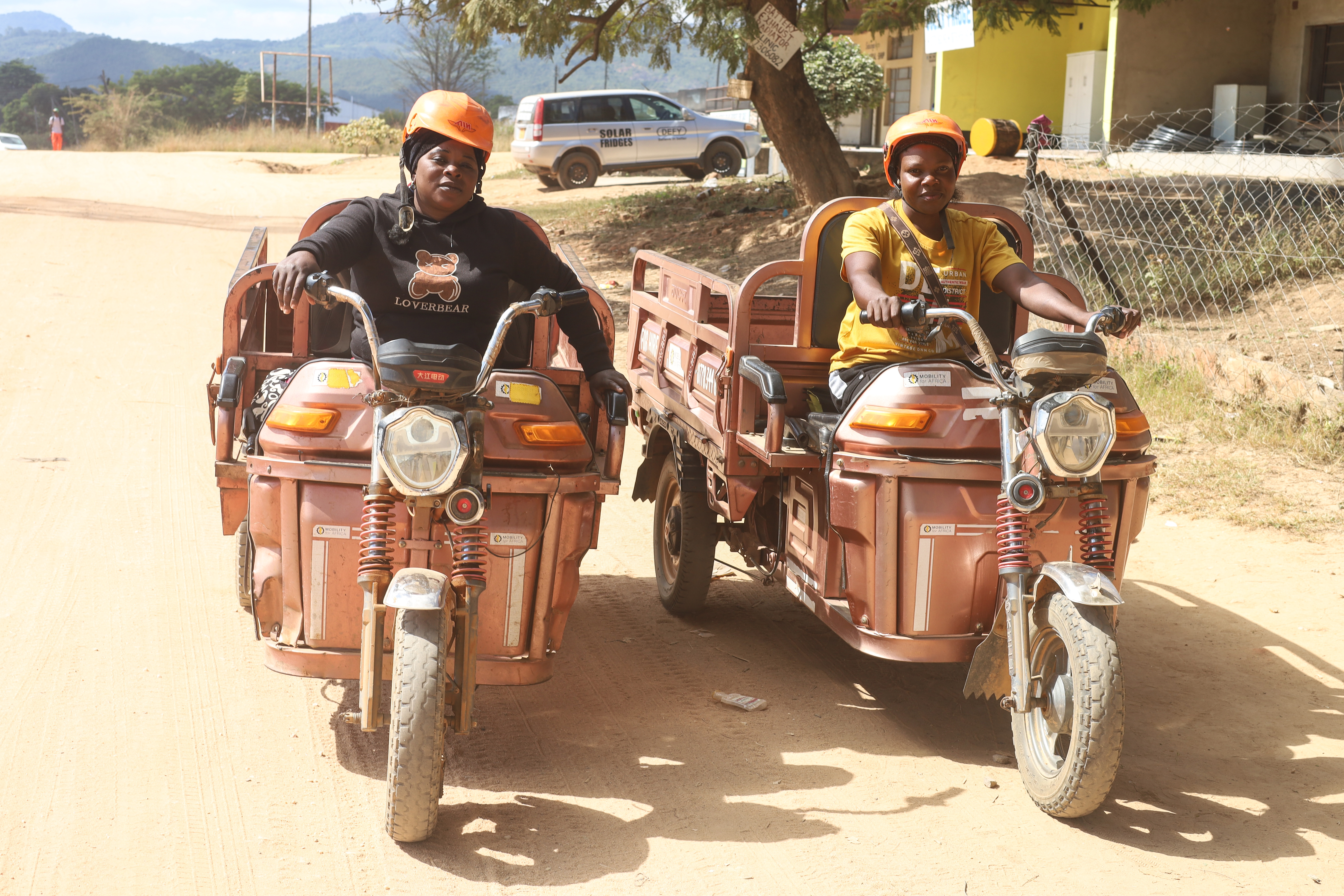 Daires Mutamangira and Rejoice Mandipedza in Hauna, Zimbabwe. [Farai Shawn Matiashe/Al Jazeera]
