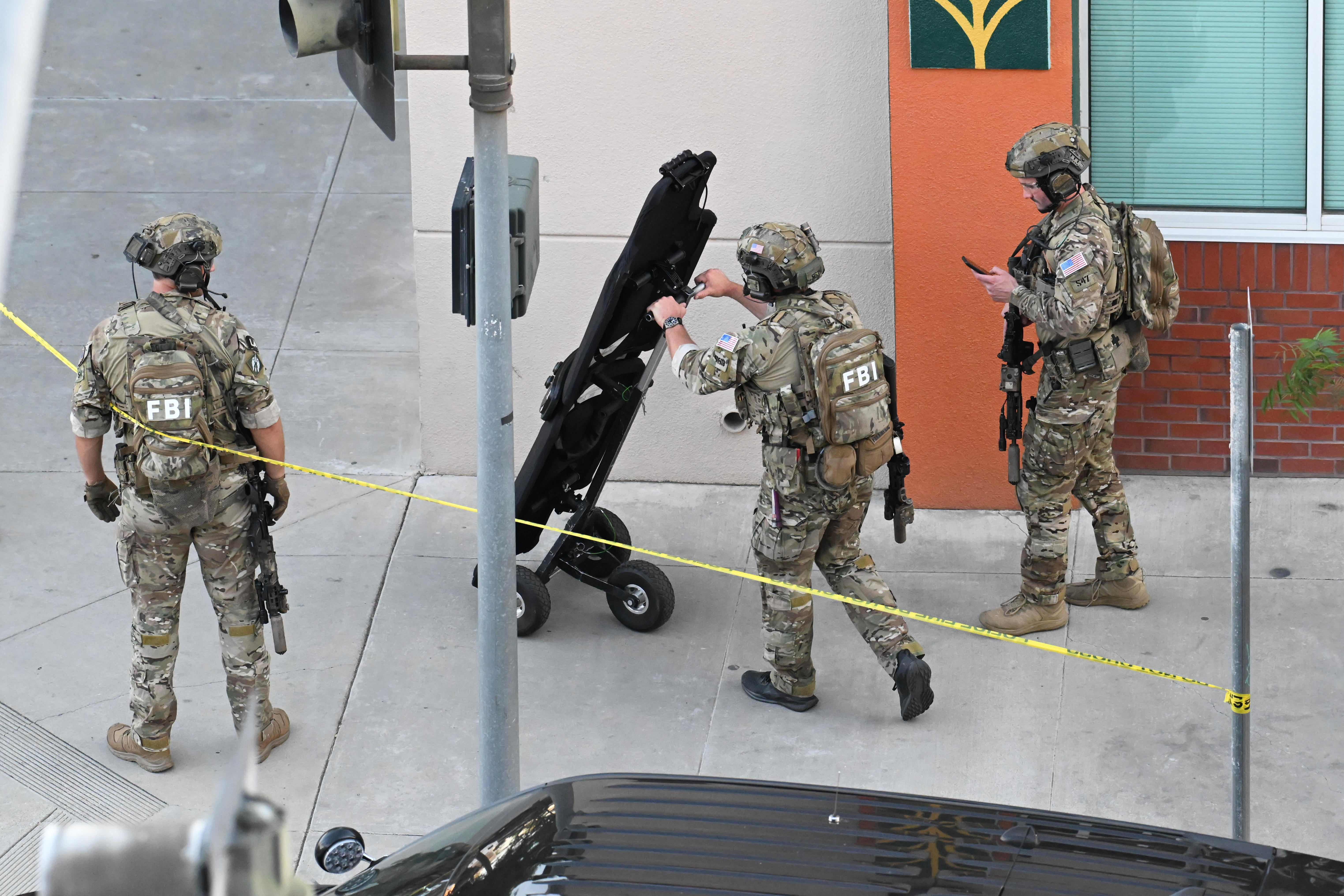 FBI agents respond after a man barricaded himself inside a building with hostages Tuesday, June 2, 2026, in Bakersfield, Calif. (AP Photo/David Dennis)
