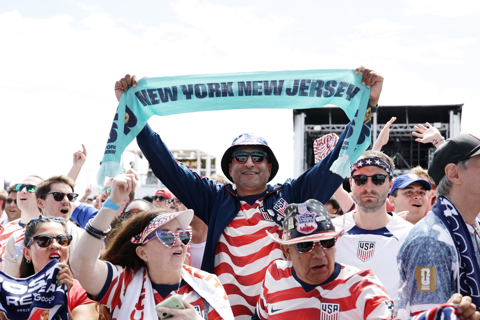 NEW YORK, NEW YORK - MAY 26: Fans cheer prior to the United States World Cup roster reveal on May 26, 2026 in New York City. Adam Hunger/Getty Images/AF[P]