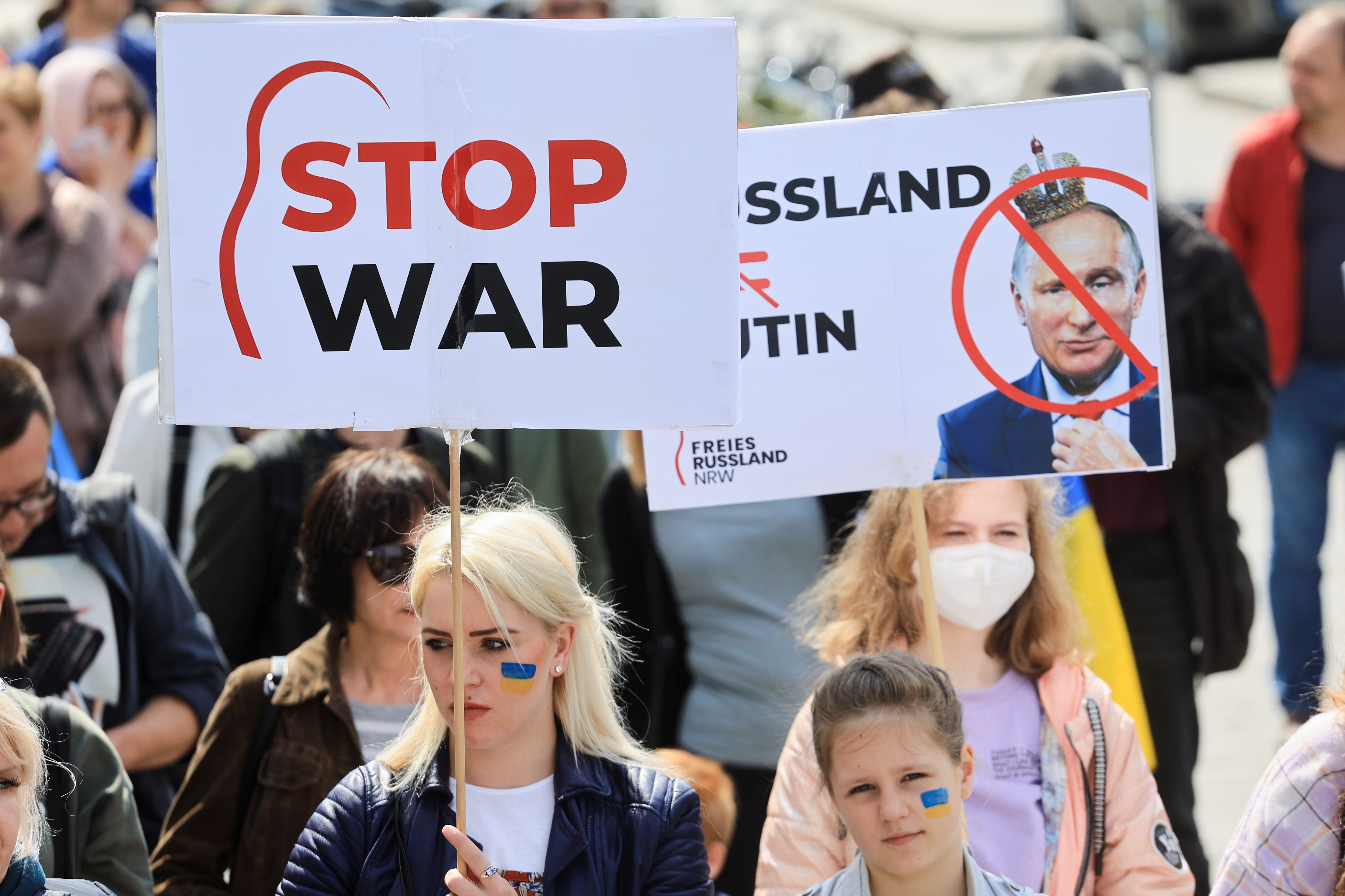 Anti-war demonstrators holding signs take part in a "Russians against the war" rally, amid Russia's invasion of Ukraine, in Duesseldorf, Germany April 23, 2022. REUTERS/Wolfgang Rattay