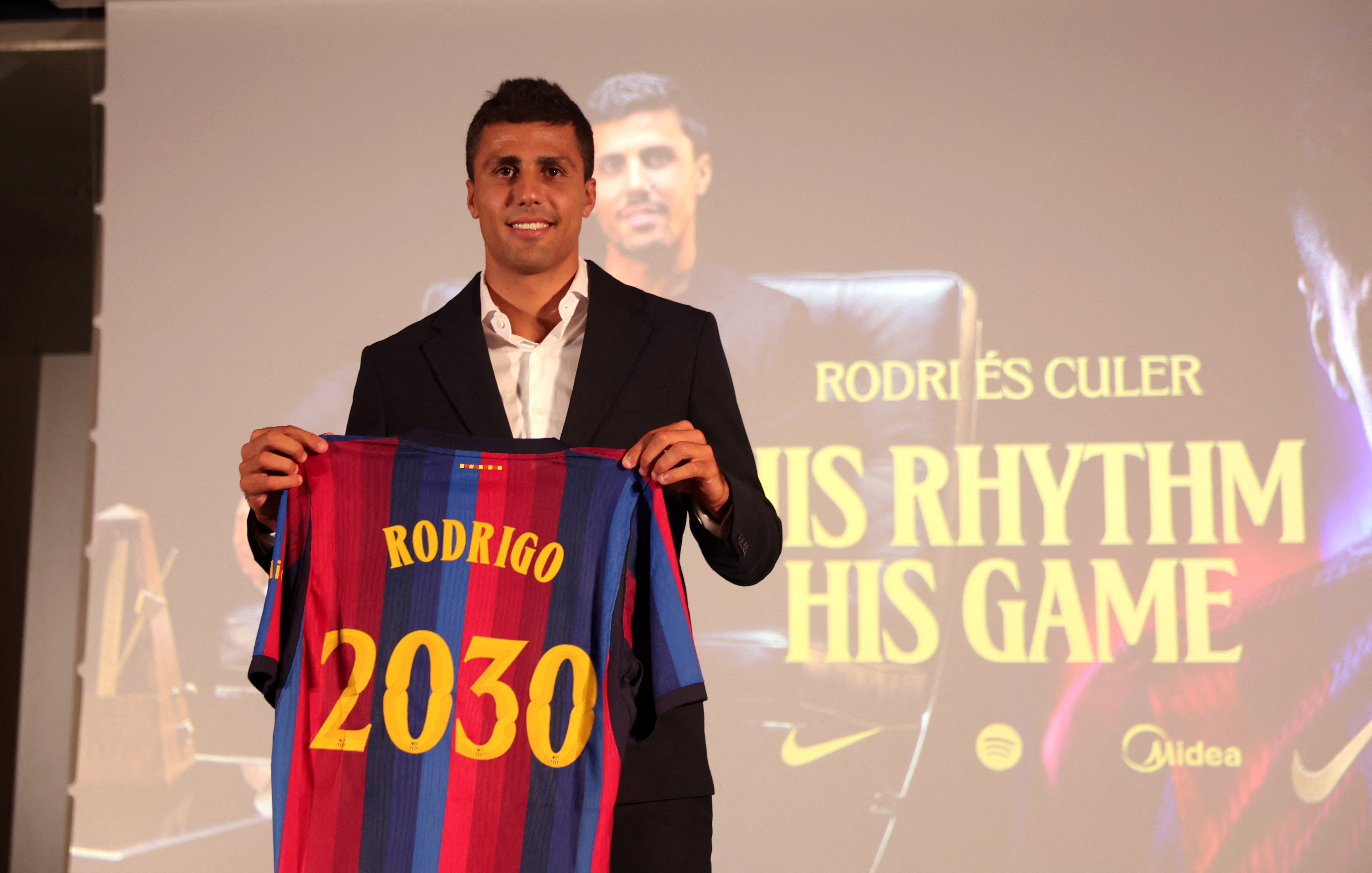 Barcelona sign Spain international Rodri from Manchester City