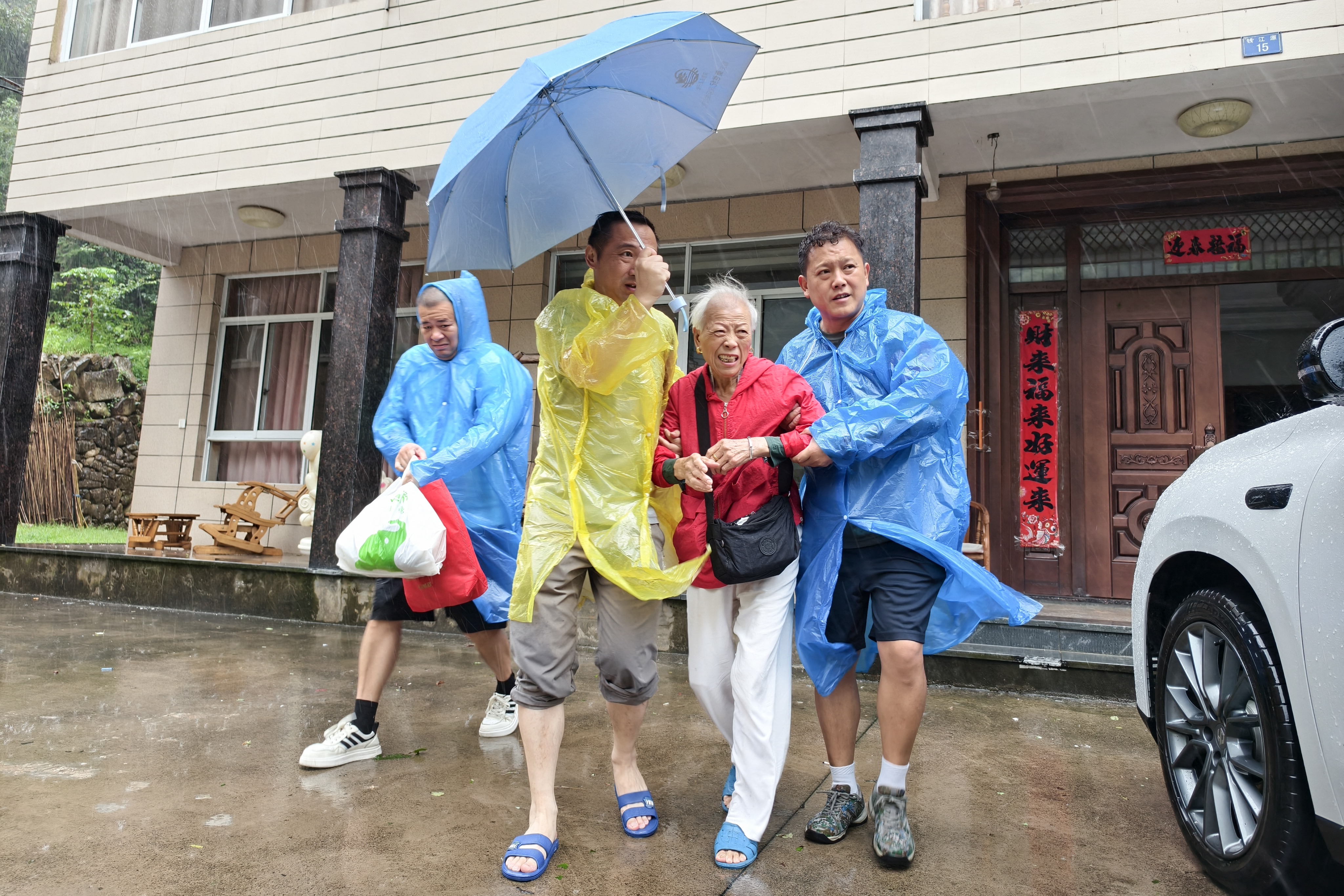 Powerful Typhoon Dolphin hits China, sparking flood and landslide warnings