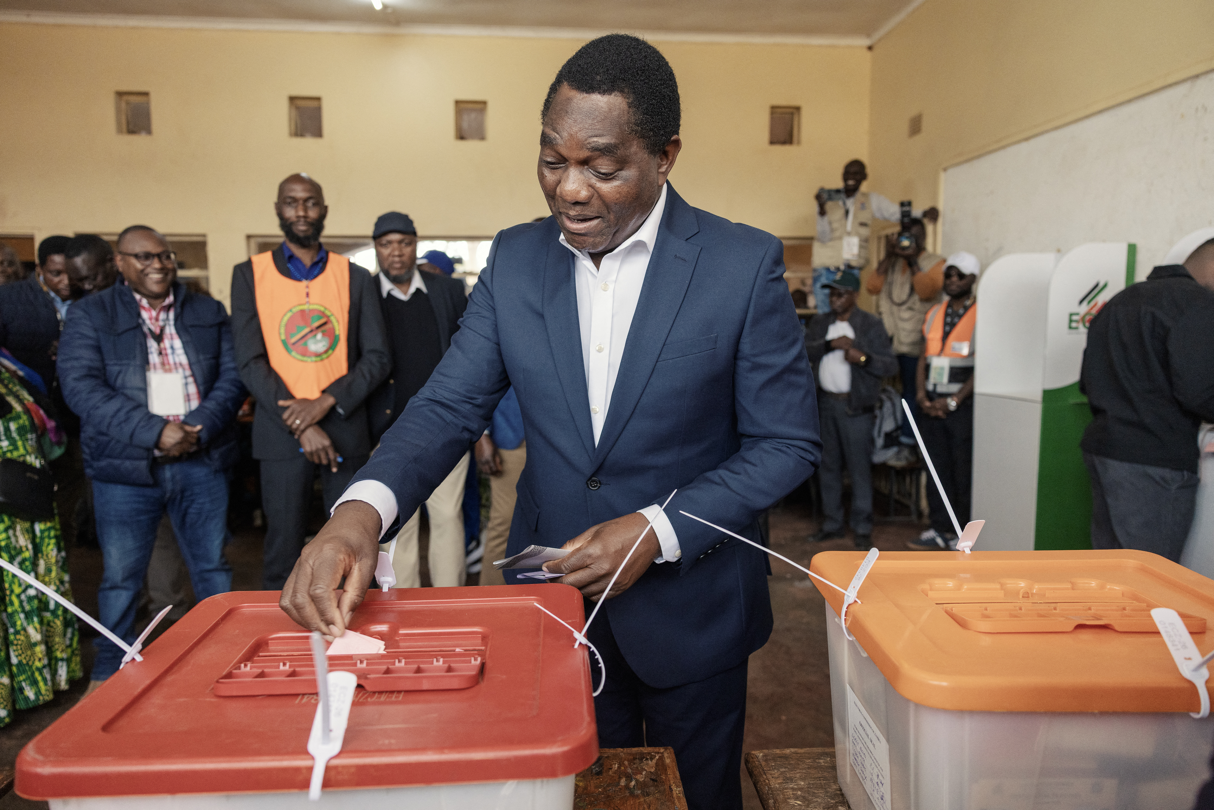 TOPSHOT - Zambian incumbent President and United Party for National Development (UPND) presidential candidate Hakainde Hichilema casts his ballot at the Kabulonga Boys Secondary School polling station in Lusaka on August 13, 2026.