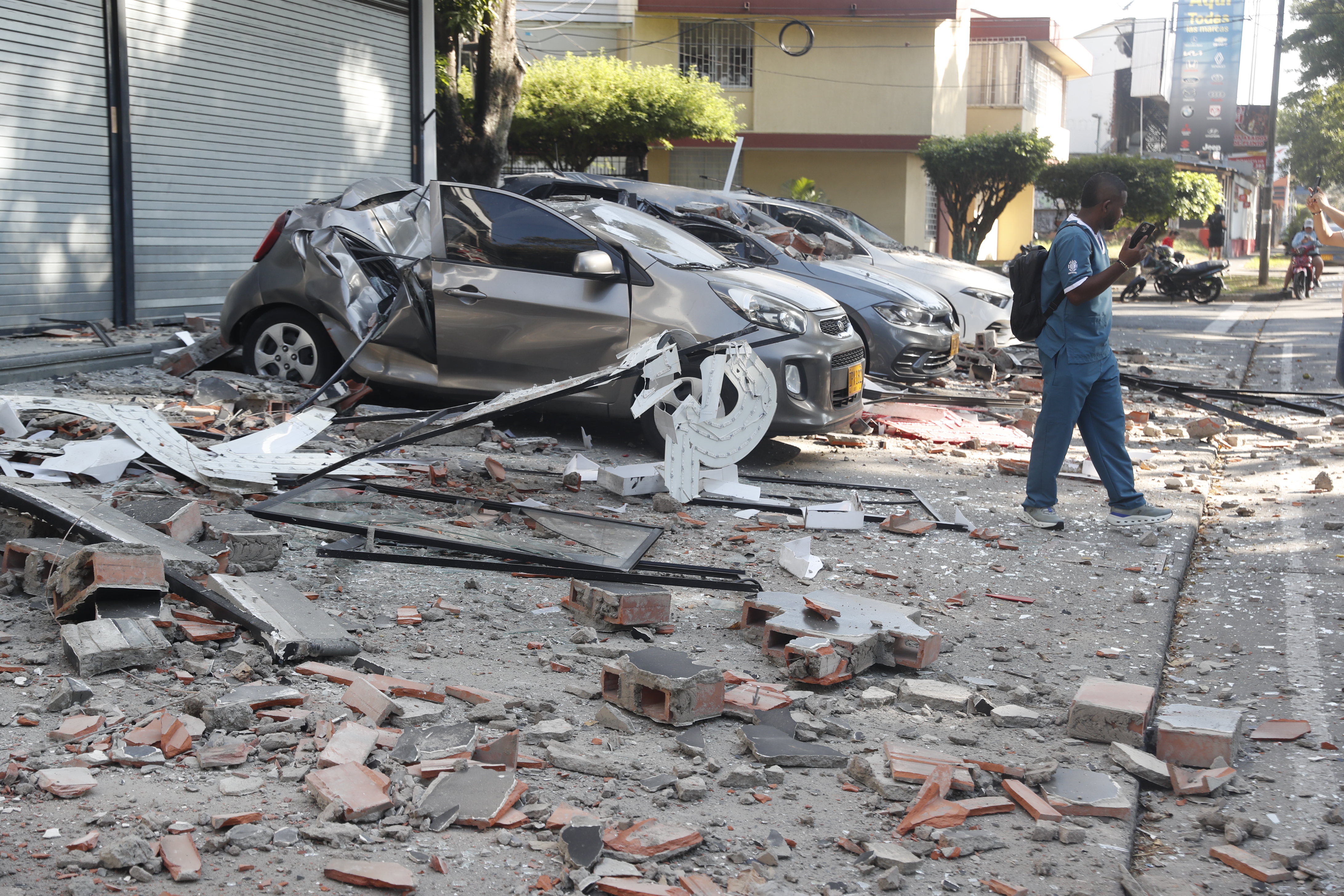 epa13159694 Vehicles damaged by a collapsed wall are seen following an earthquake in Cali, Colombia, 10 August 2026. A 7.4-magnitude earthquake shook much of Colombia, according to the Colombian Geological Service (SGC), and authorities reported damage in several cities, including Manizales, Cali, and Pereira. EPA/ERNESTO GUZMAN