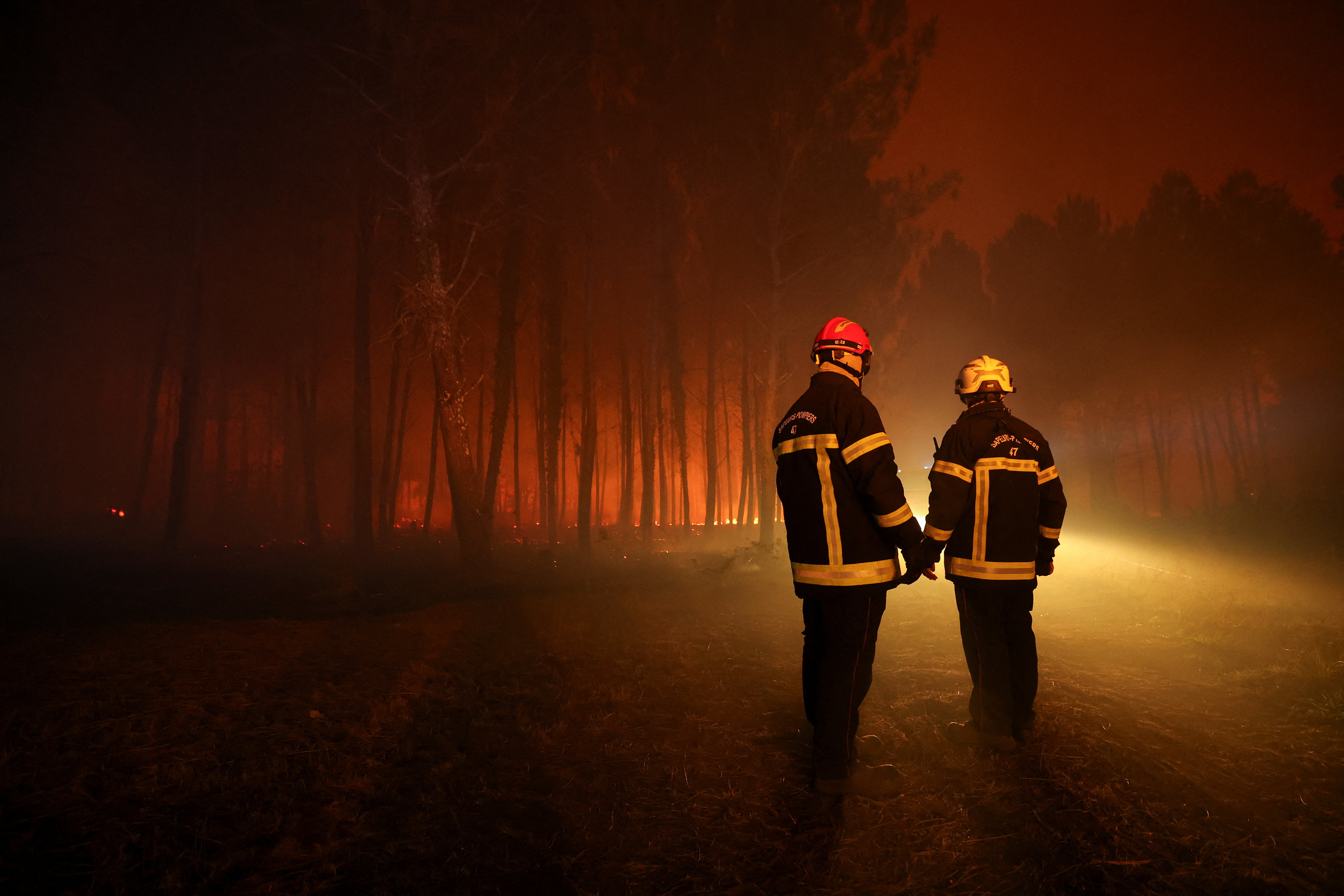 Firefighters operate following a wildfire burning in Luglon, France, August 14, 2026. REUTERS/Stephanie Lecocq TPX IMAGES OF THE DAY
